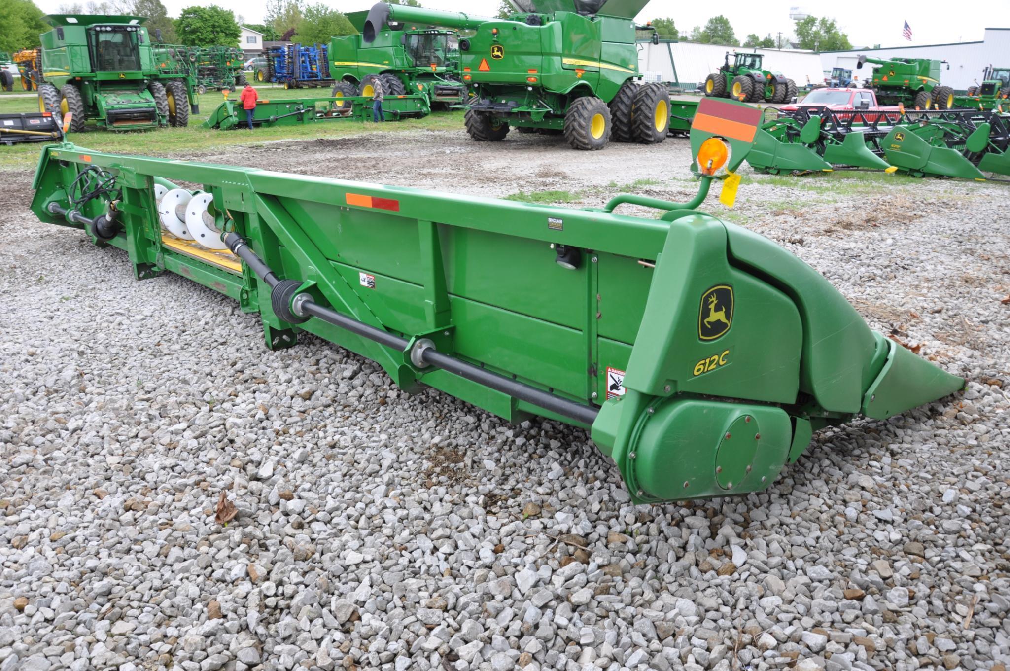 2011 John Deere 612C 12 row 30" corn head