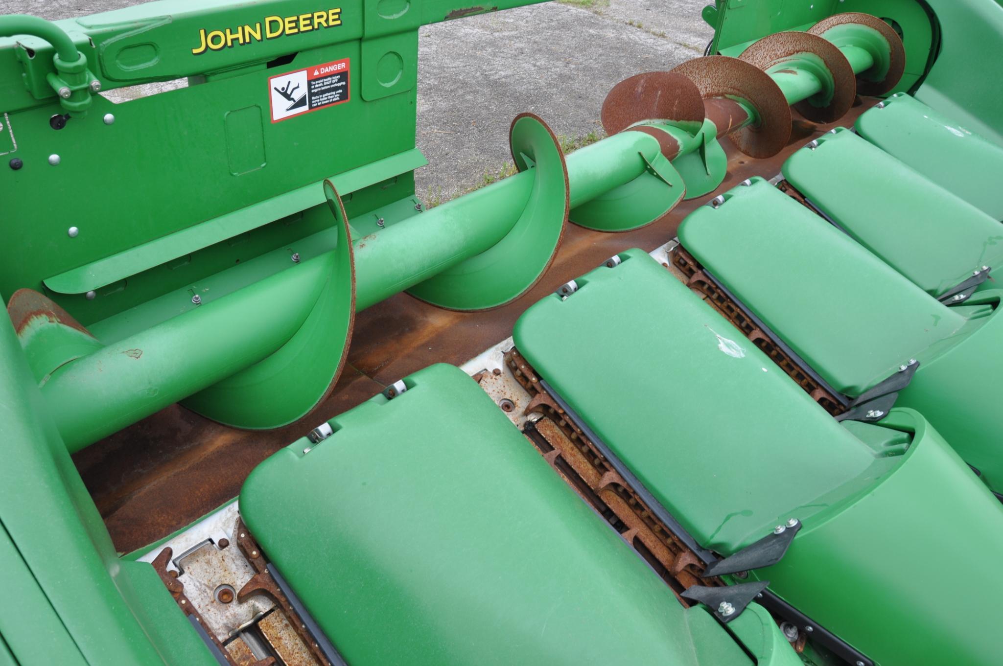 2014 John Deere 606C 6 row 30" corn head