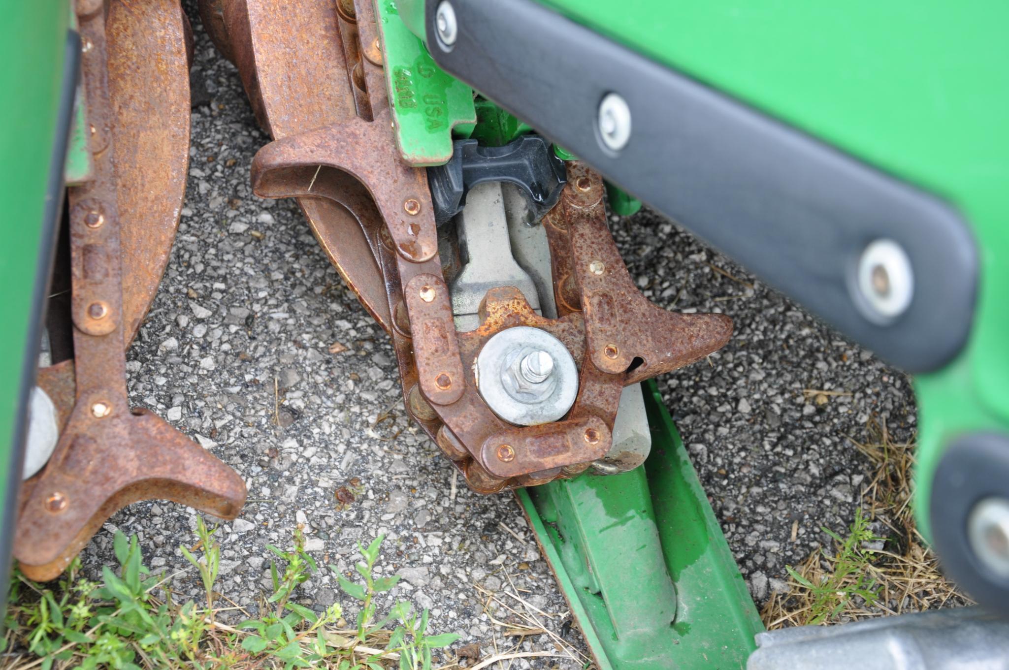 2014 John Deere 606C 6 row 30" corn head