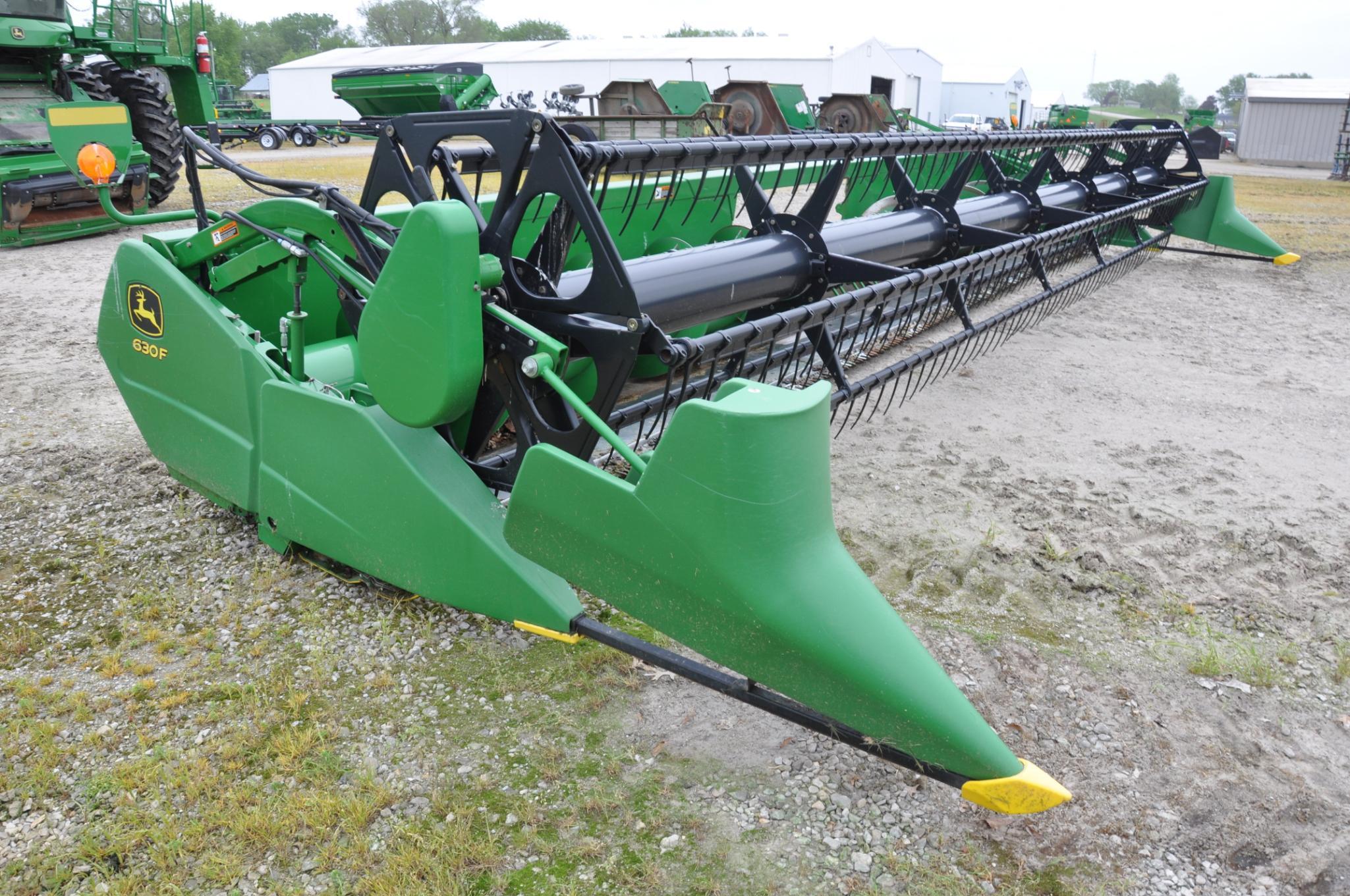 2011 John Deere 630F 30' HydraFlex platform