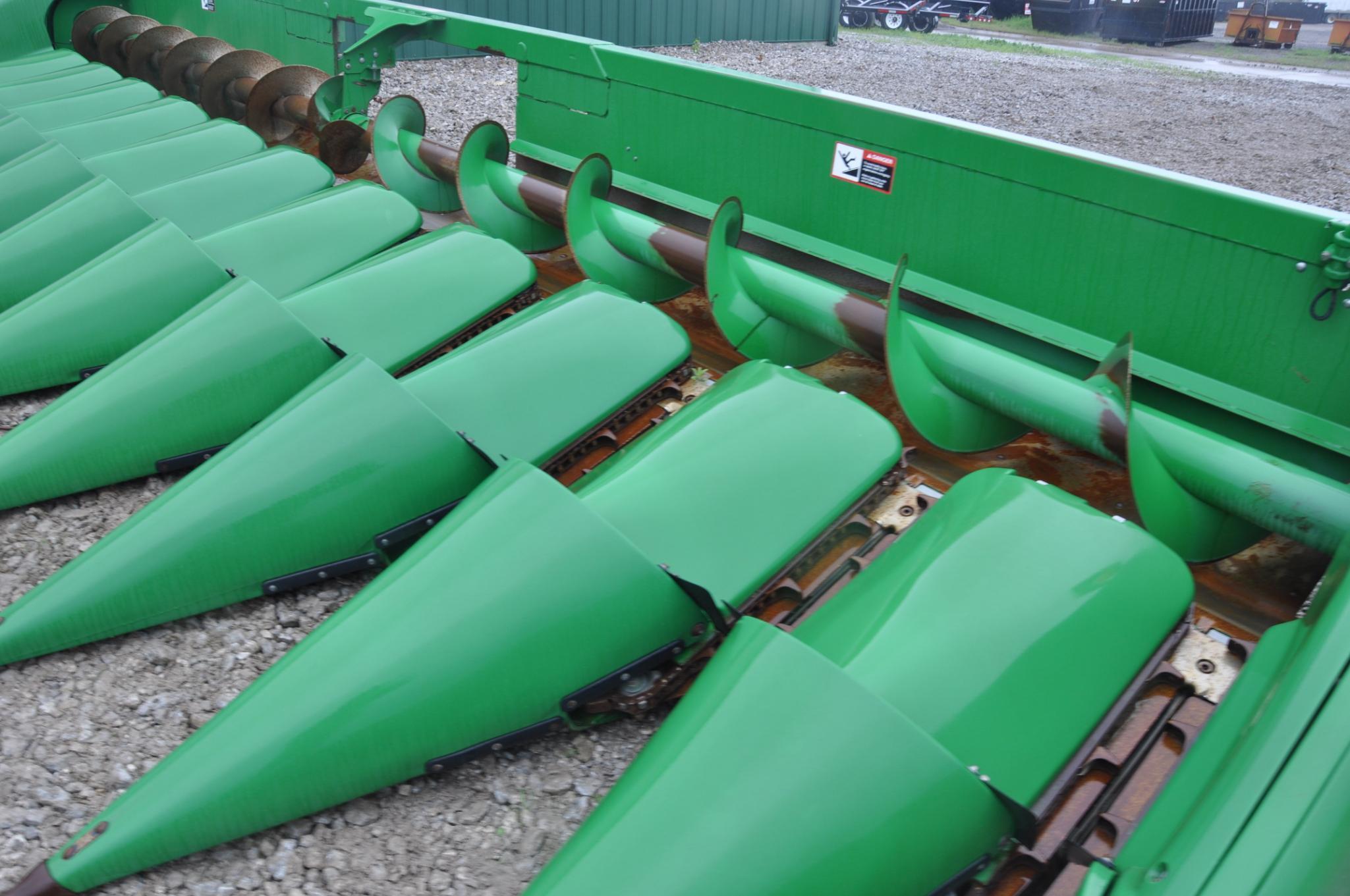 2010 John Deere 612C 12 row 30" corn head