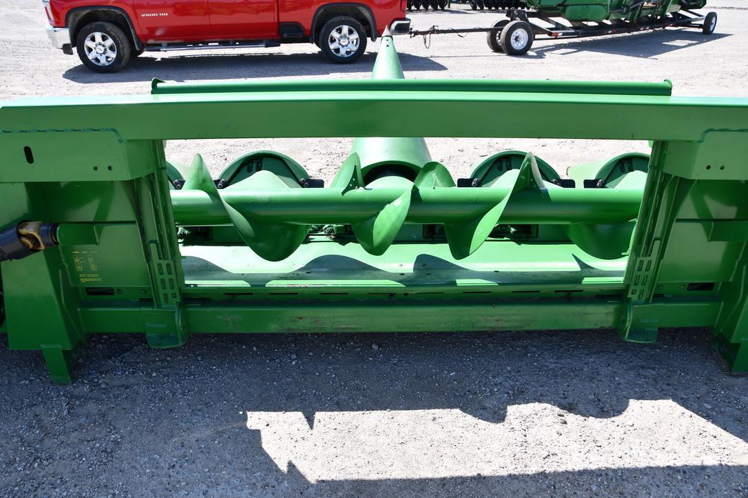 2009 John Deere 608C 8 row 30" corn head