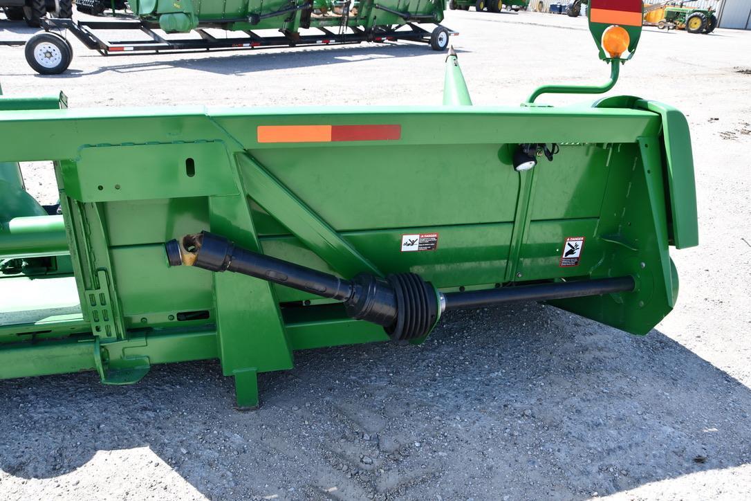 2009 John Deere 608C 8 row 30" corn head