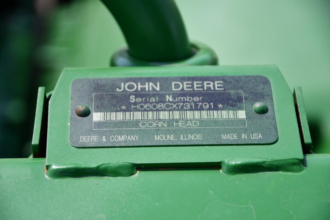 2009 John Deere 608C 8 row 30" corn head