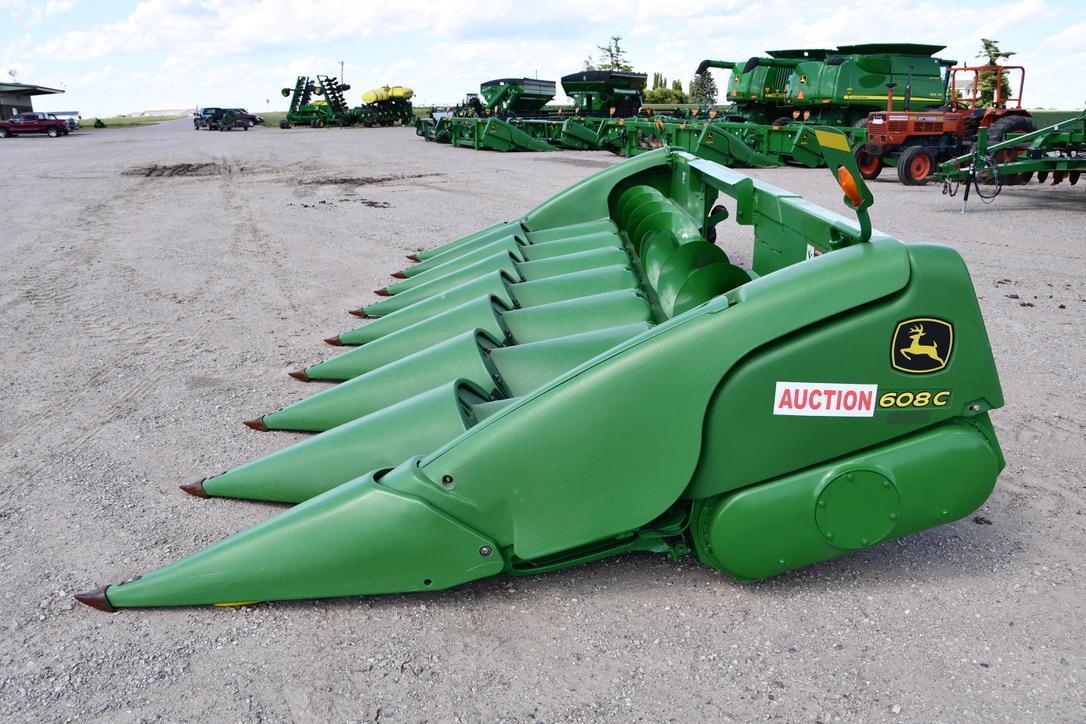 2009 John Deere 608C 8 row 30" corn head