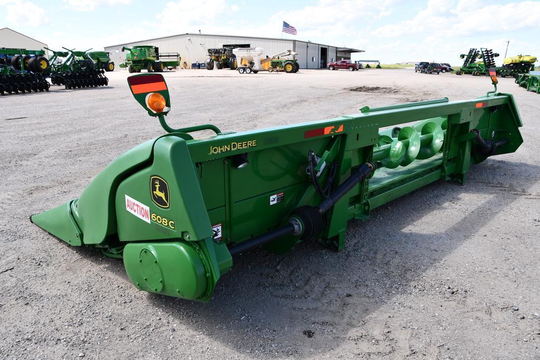 2009 John Deere 608C 8 row 30" corn head