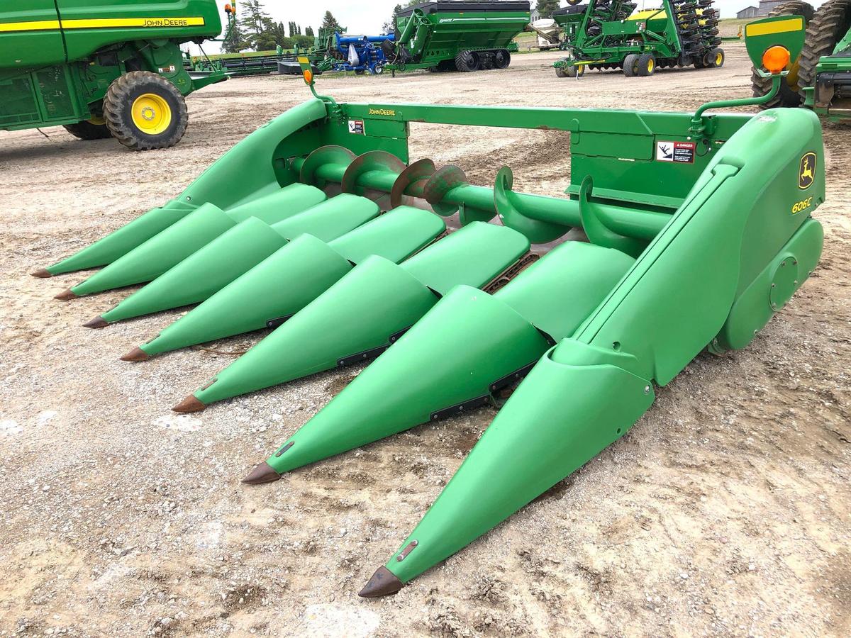 2011 John Deere 606C 6 row 30" corn head