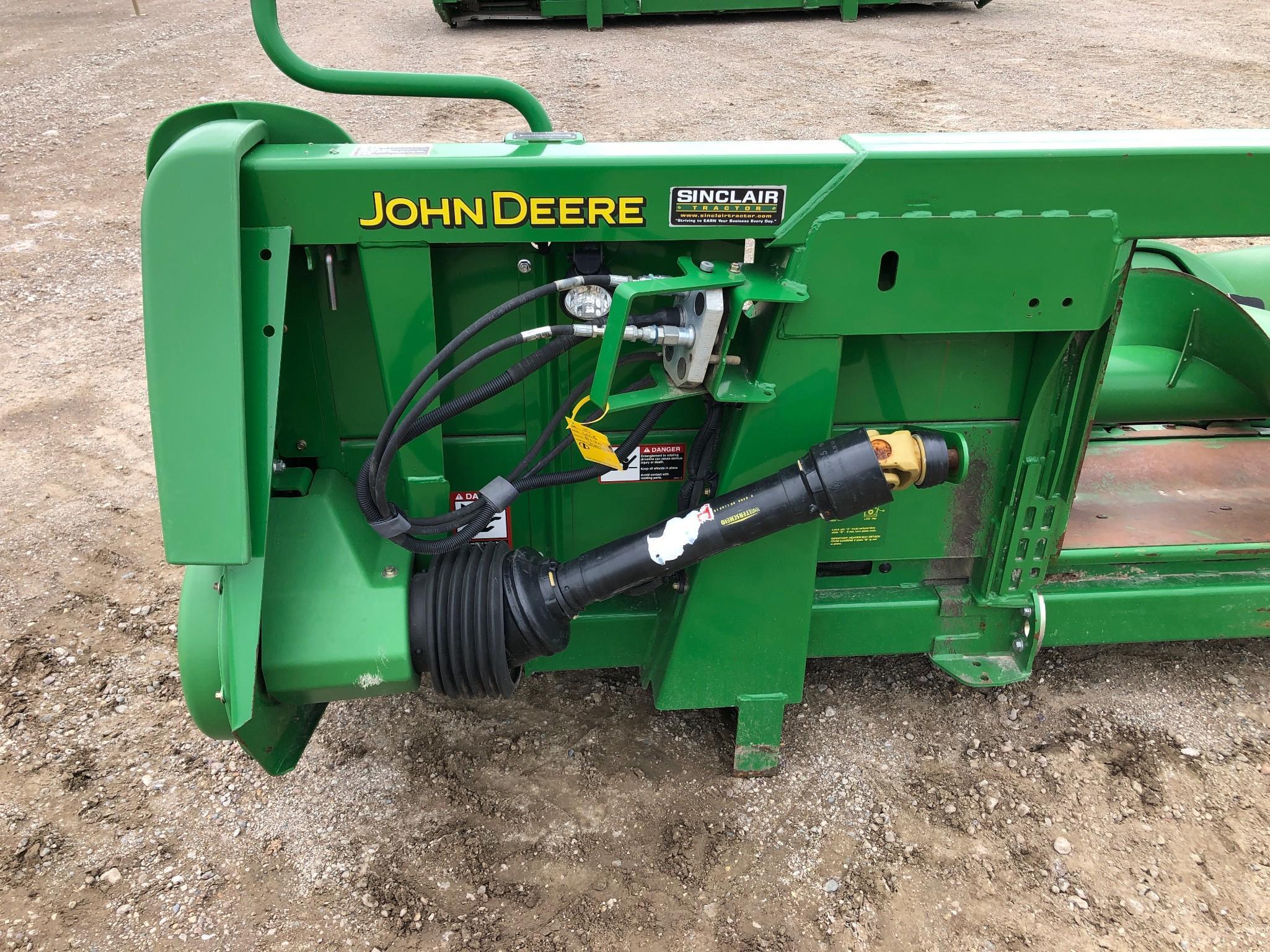 2011 John Deere 606C 6 row 30" corn head