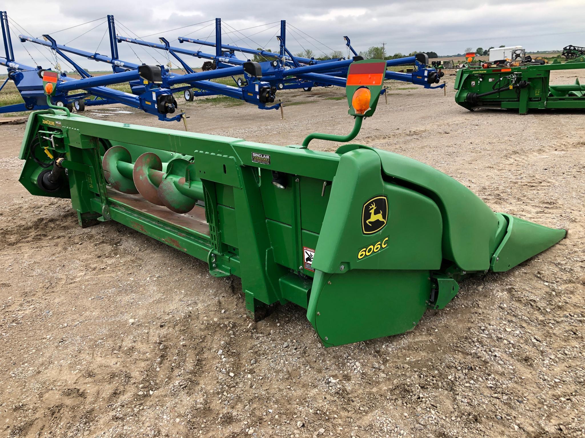 2011 John Deere 606C 6 row 30" corn head