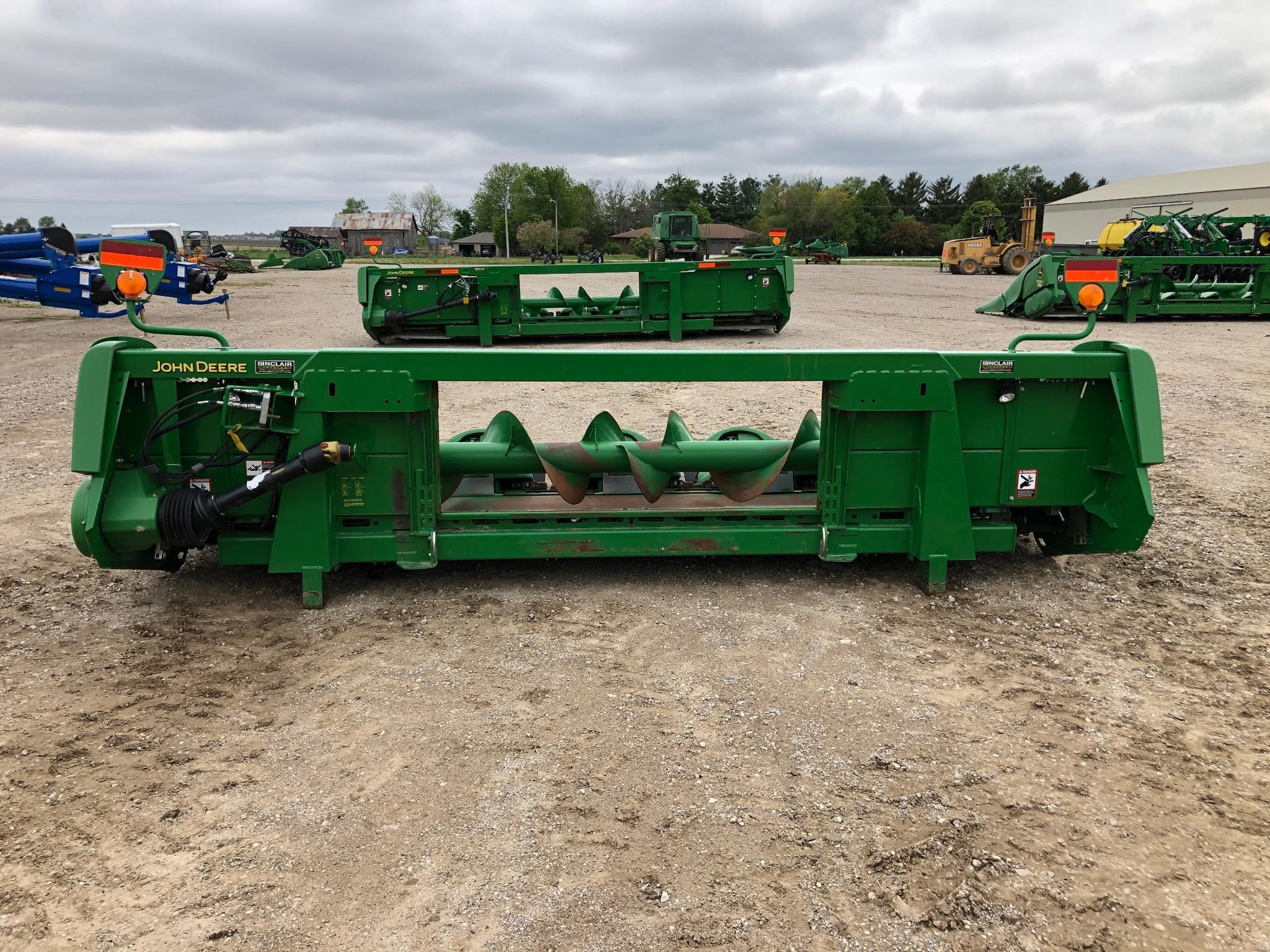 2011 John Deere 606C 6 row 30" corn head