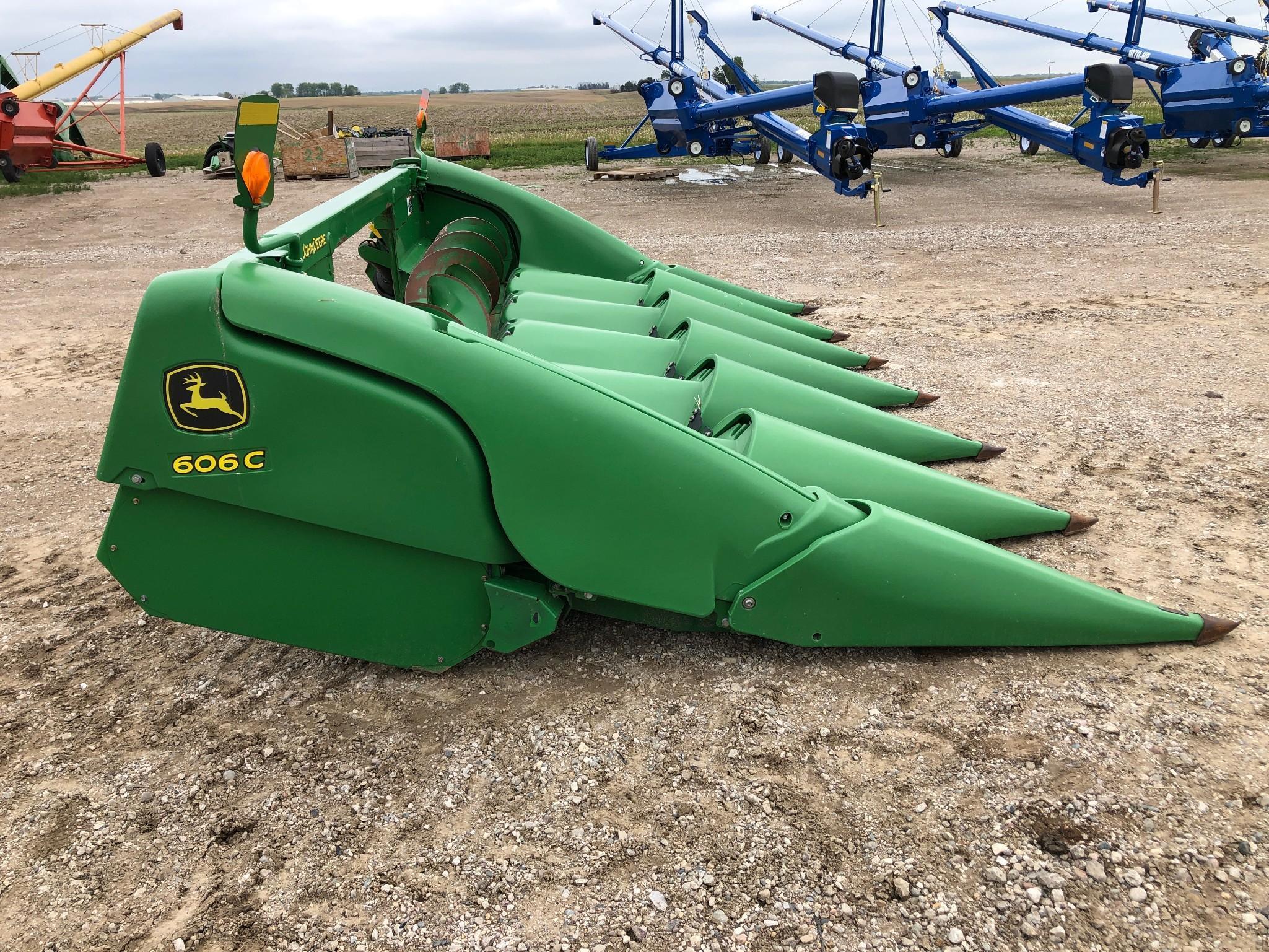 2011 John Deere 606C 6 row 30" corn head