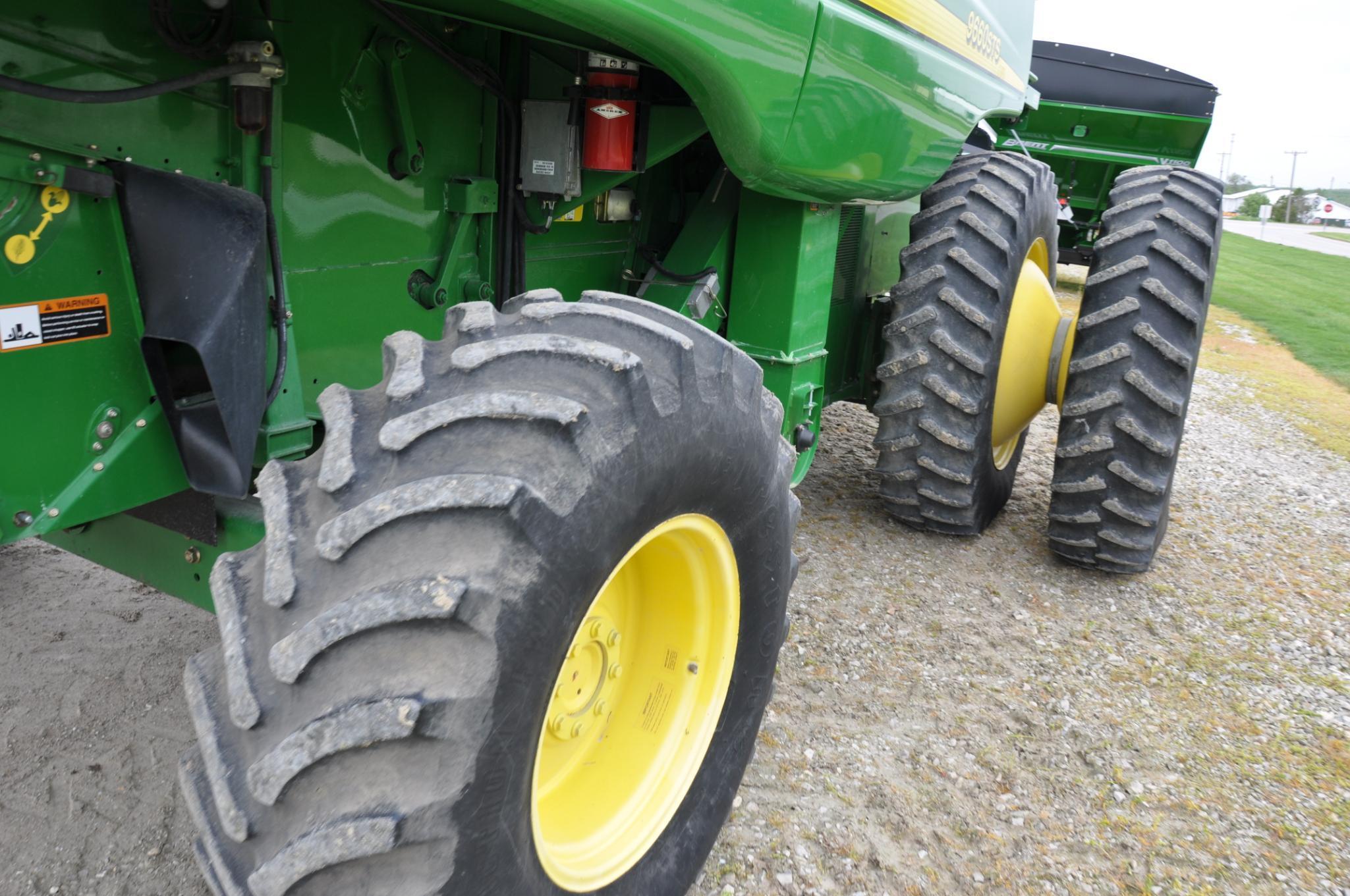 2004 John Deere 9660 STS 2wd combine