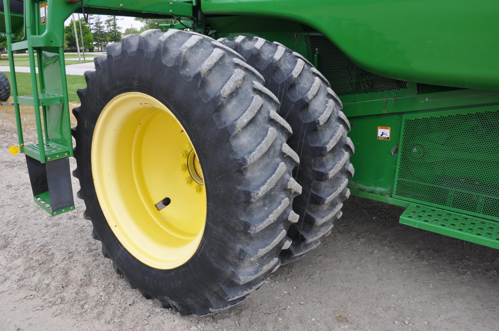 2004 John Deere 9660 STS 2wd combine