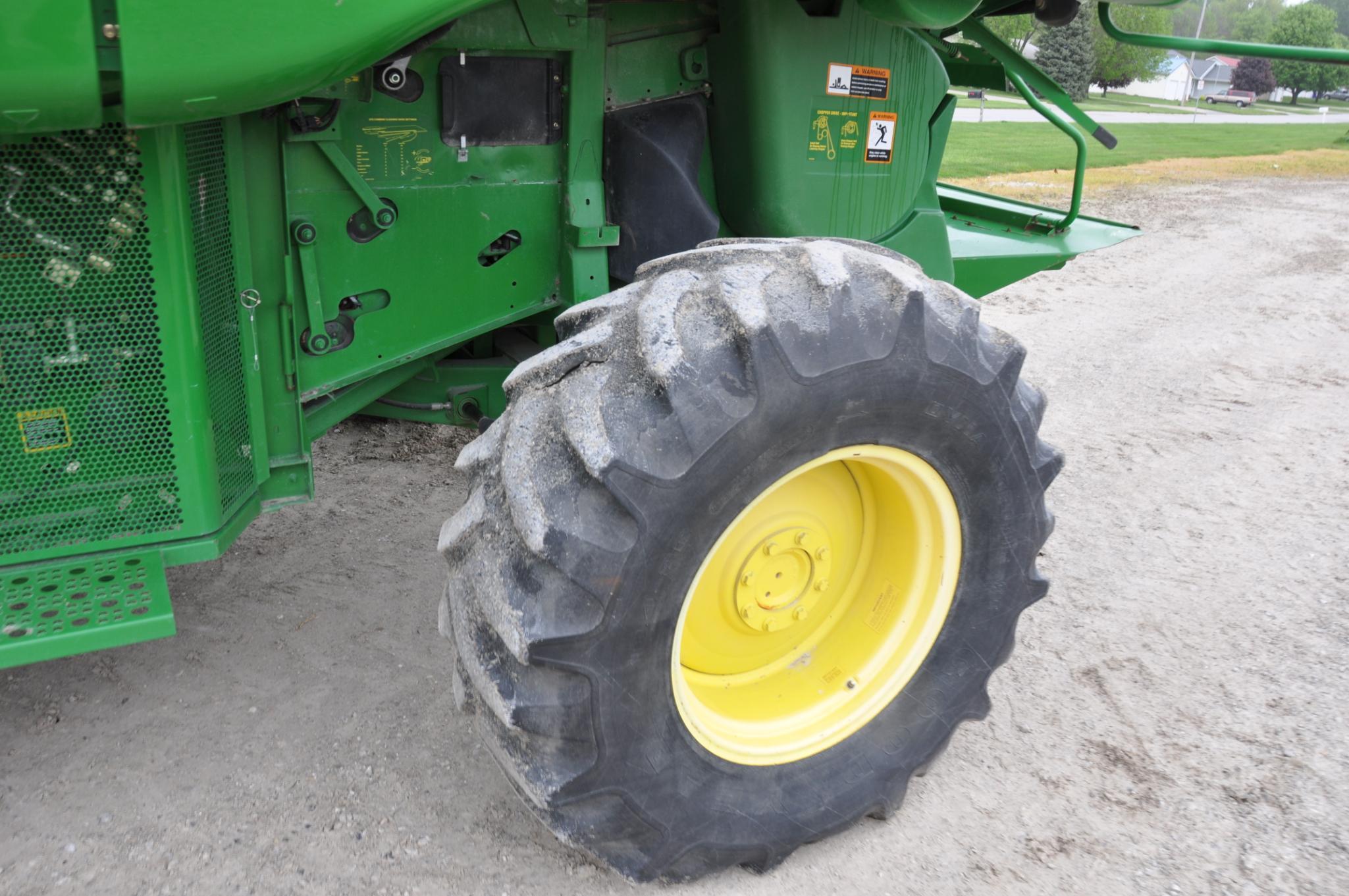 2005 John Deere 9560 STS 2wd combine