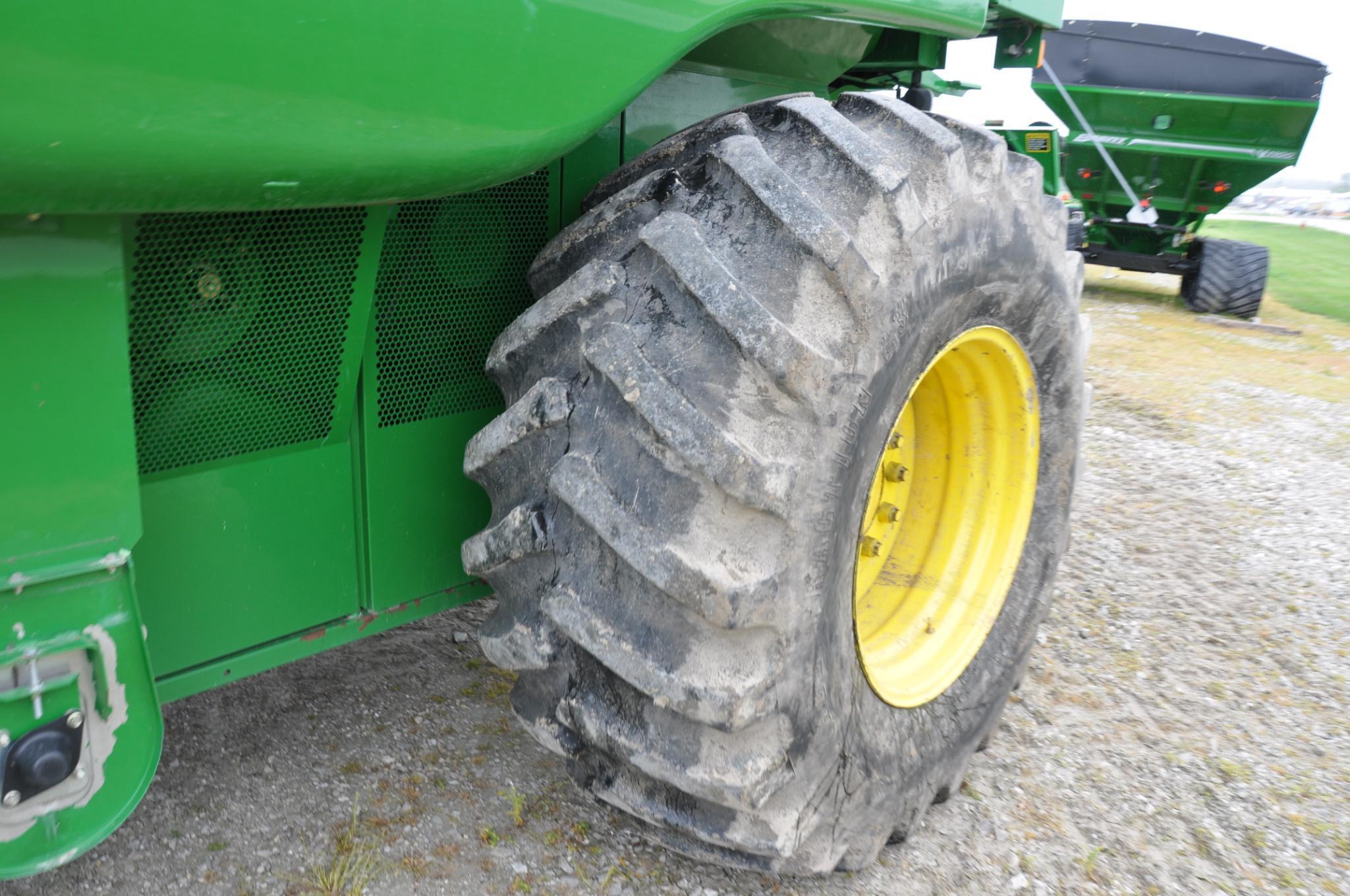 2005 John Deere 9560 STS 2wd combine