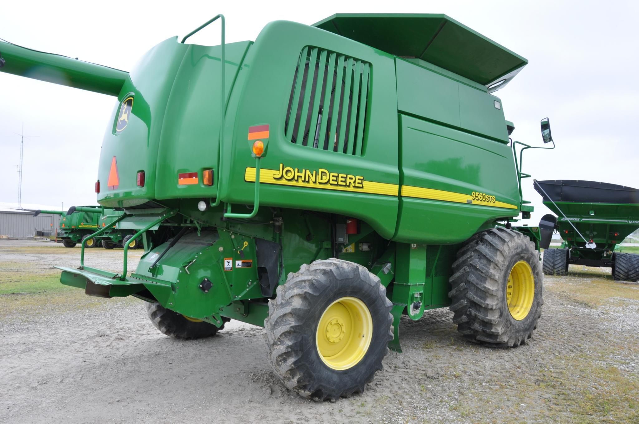 2005 John Deere 9560 STS 2wd combine