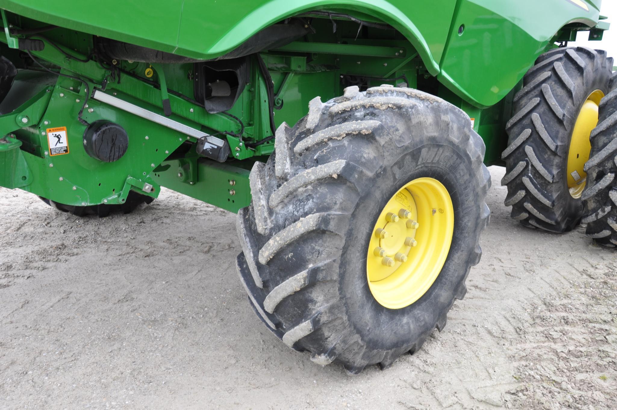 2012 John Deere S680 2wd combine