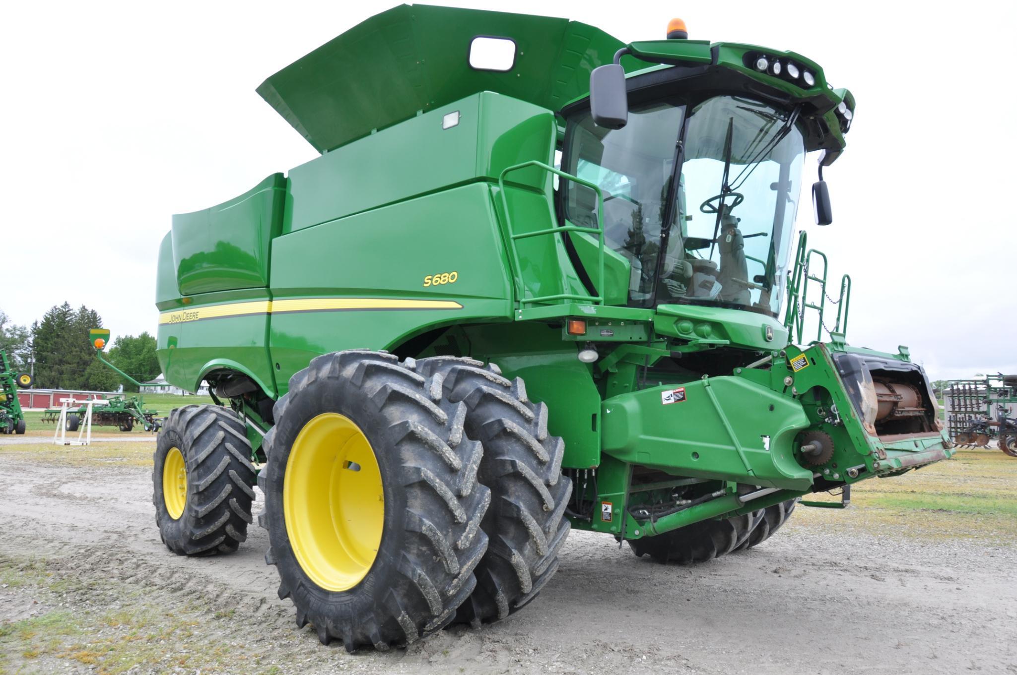 2012 John Deere S680 2wd combine