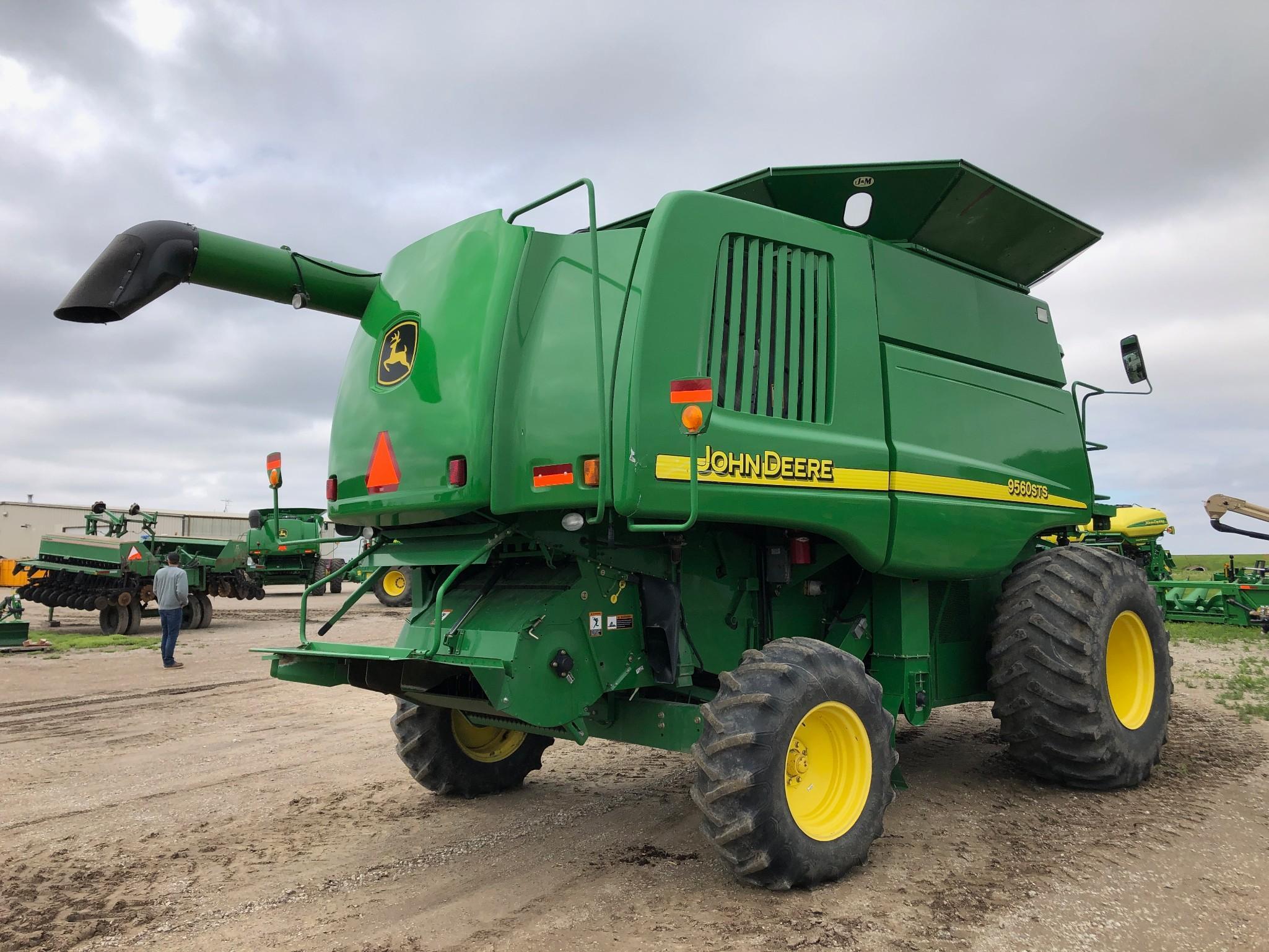 2005 John Deere 9560 STS 2wd combine