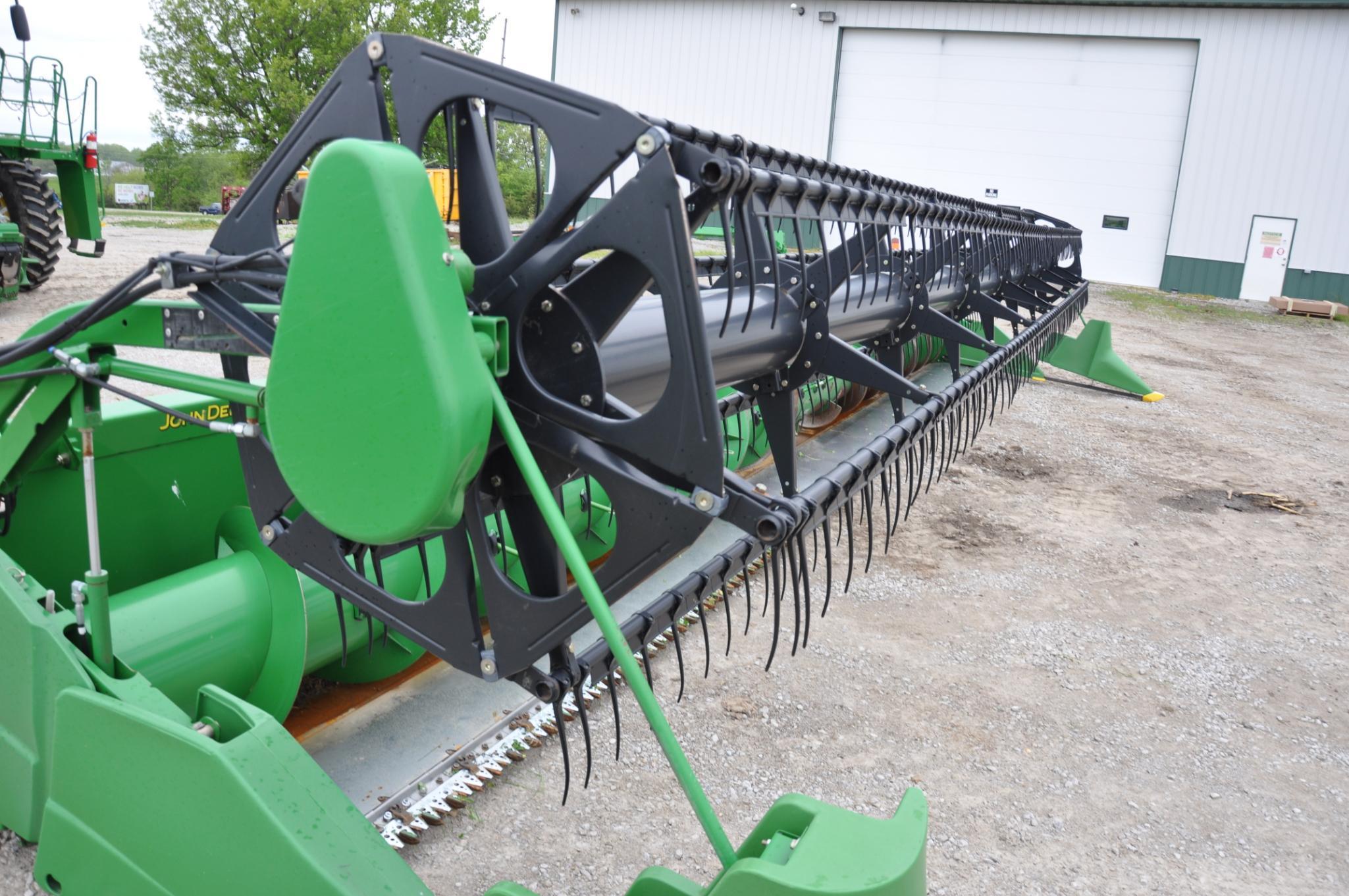 2009 John Deere 635F 35' HydraFlex platform