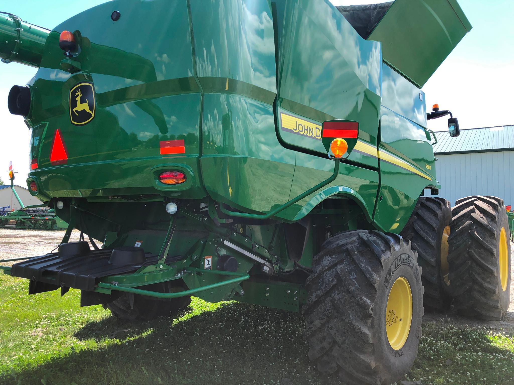 2017 John Deere S680 4wd combine