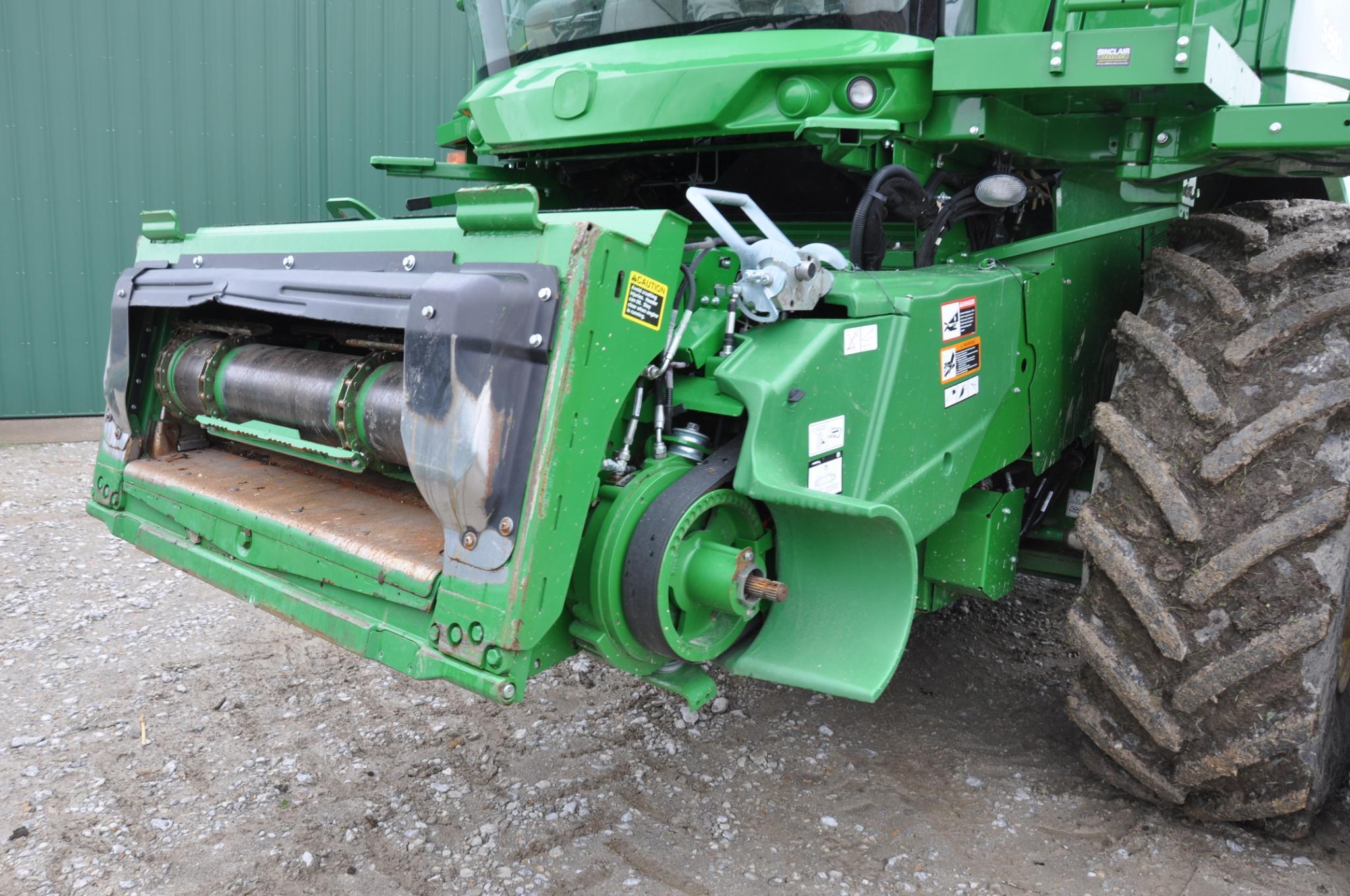 2017 John Deere S680 4wd combine