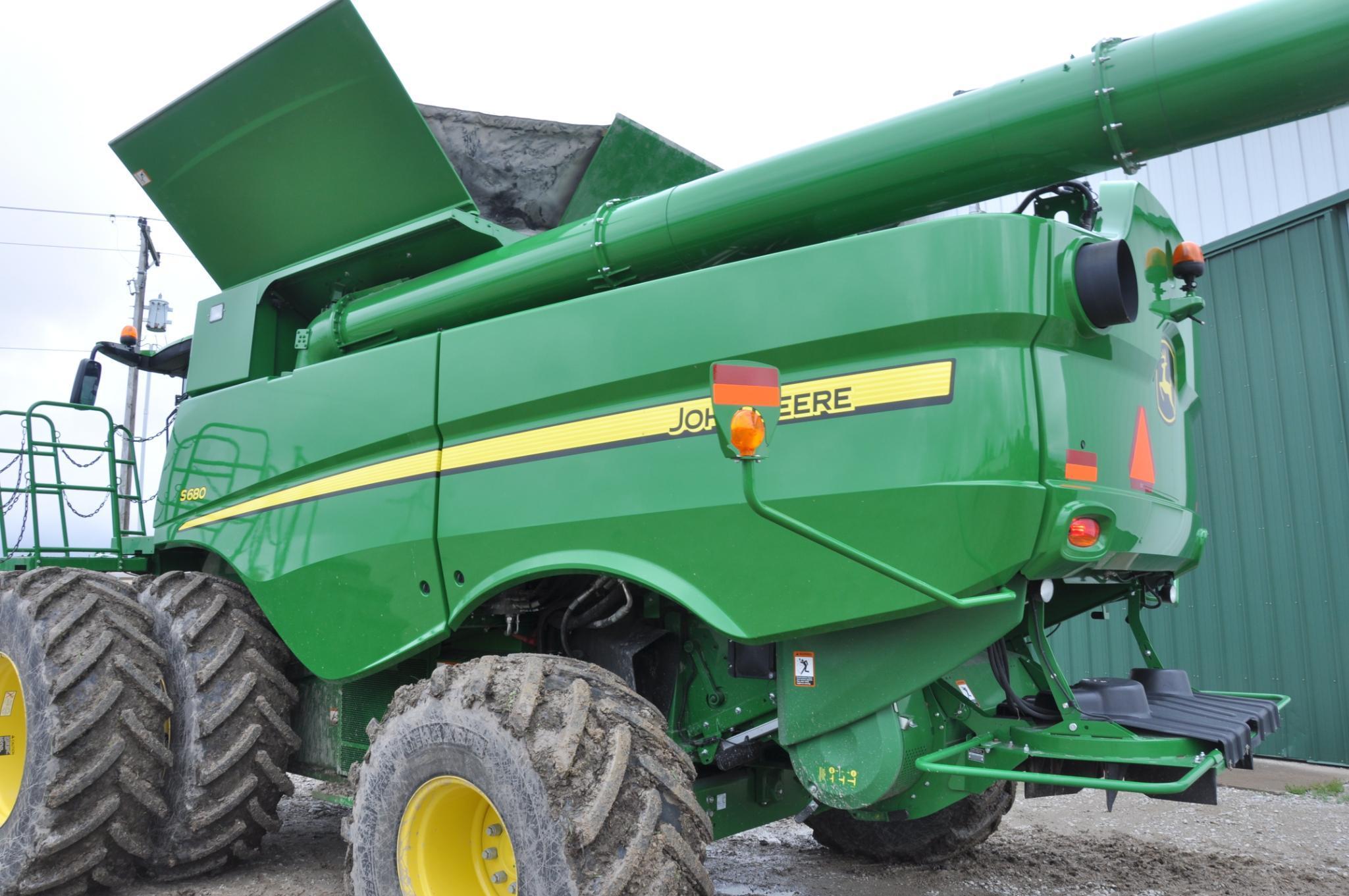 2017 John Deere S680 4wd combine