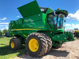 2017 John Deere S680 4wd combine