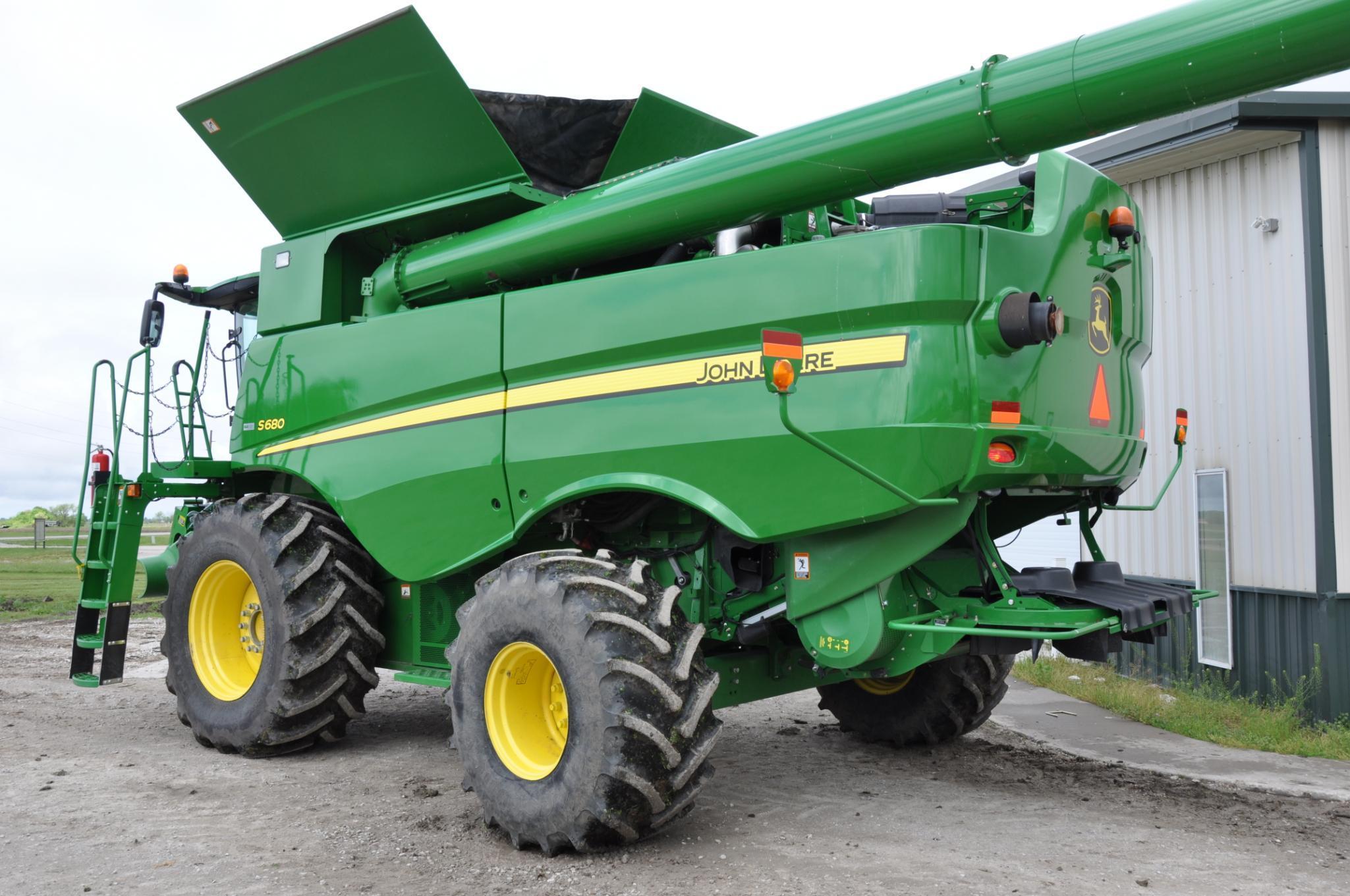 2012 John Deere S680 2wd combine