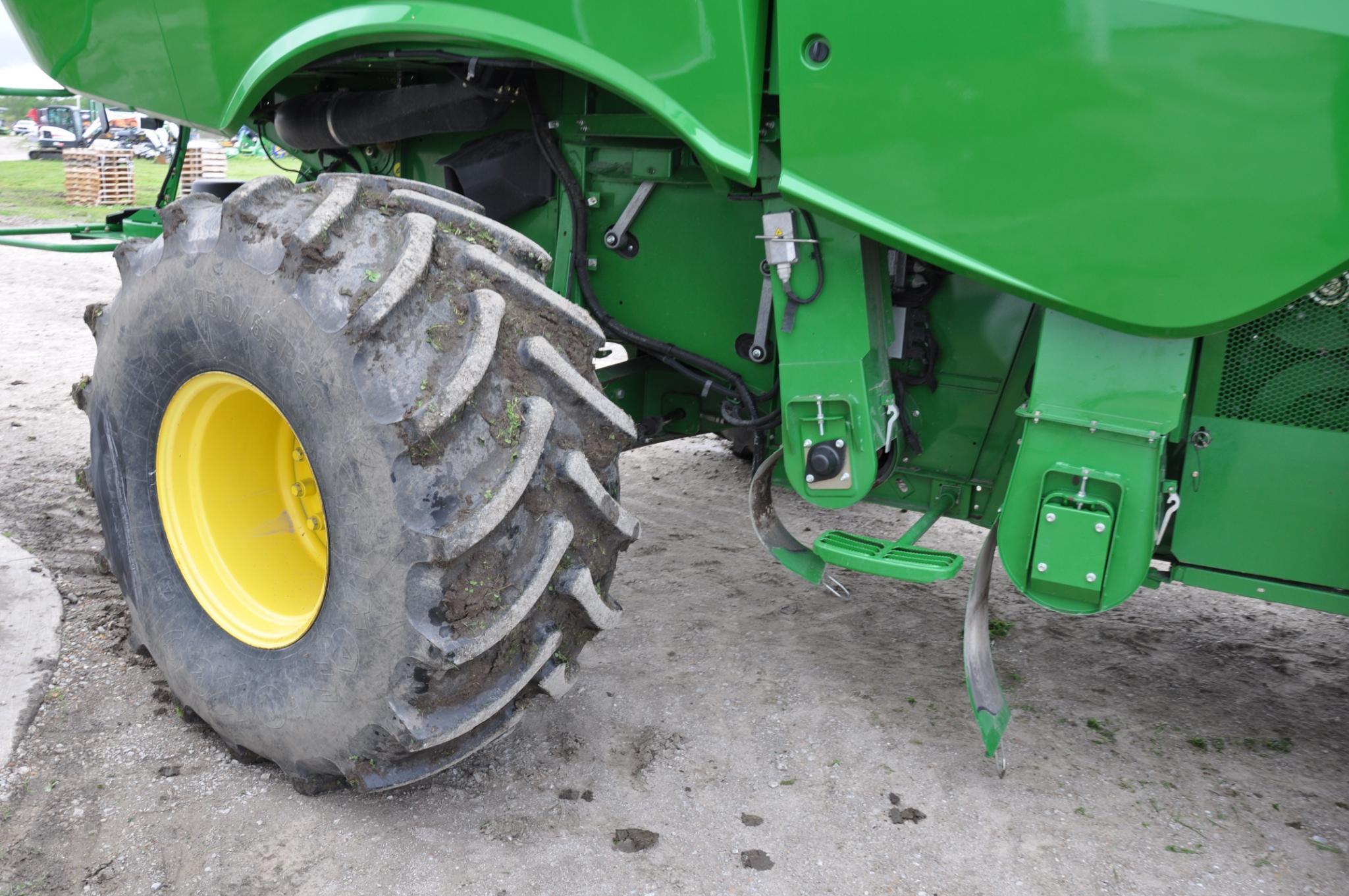 2012 John Deere S680 2wd combine