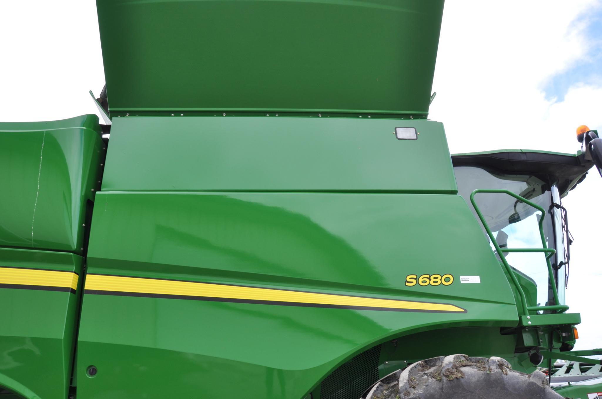 2012 John Deere S680 2wd combine