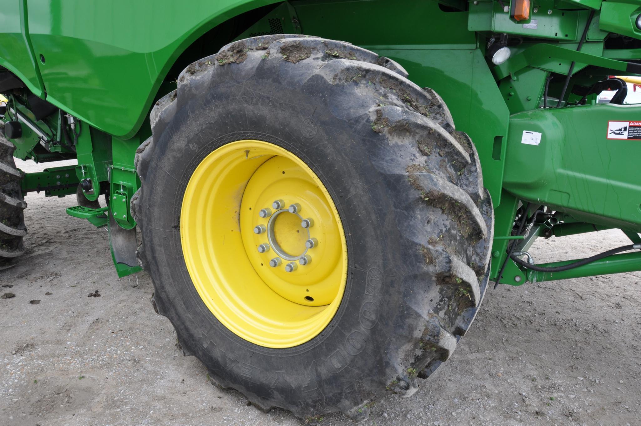 2012 John Deere S680 2wd combine