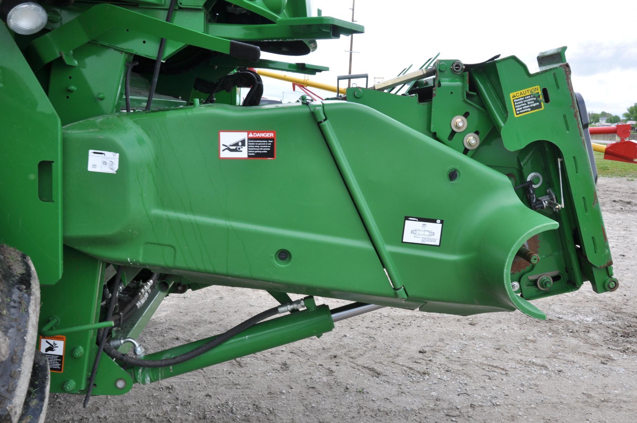 2012 John Deere S680 2wd combine