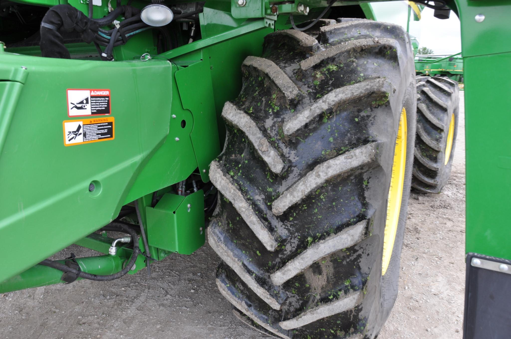 2012 John Deere S680 2wd combine