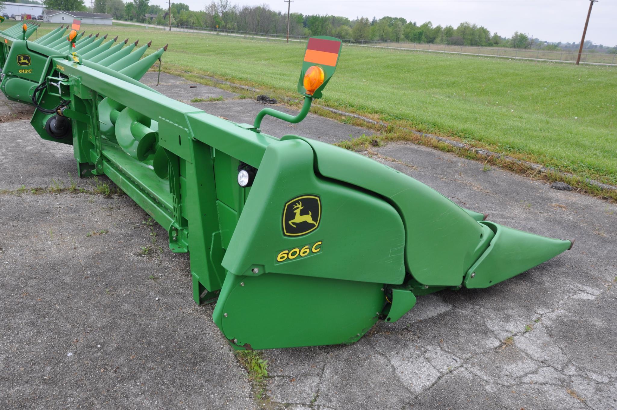 2009 John Deere 606C 6 row 30" corn head