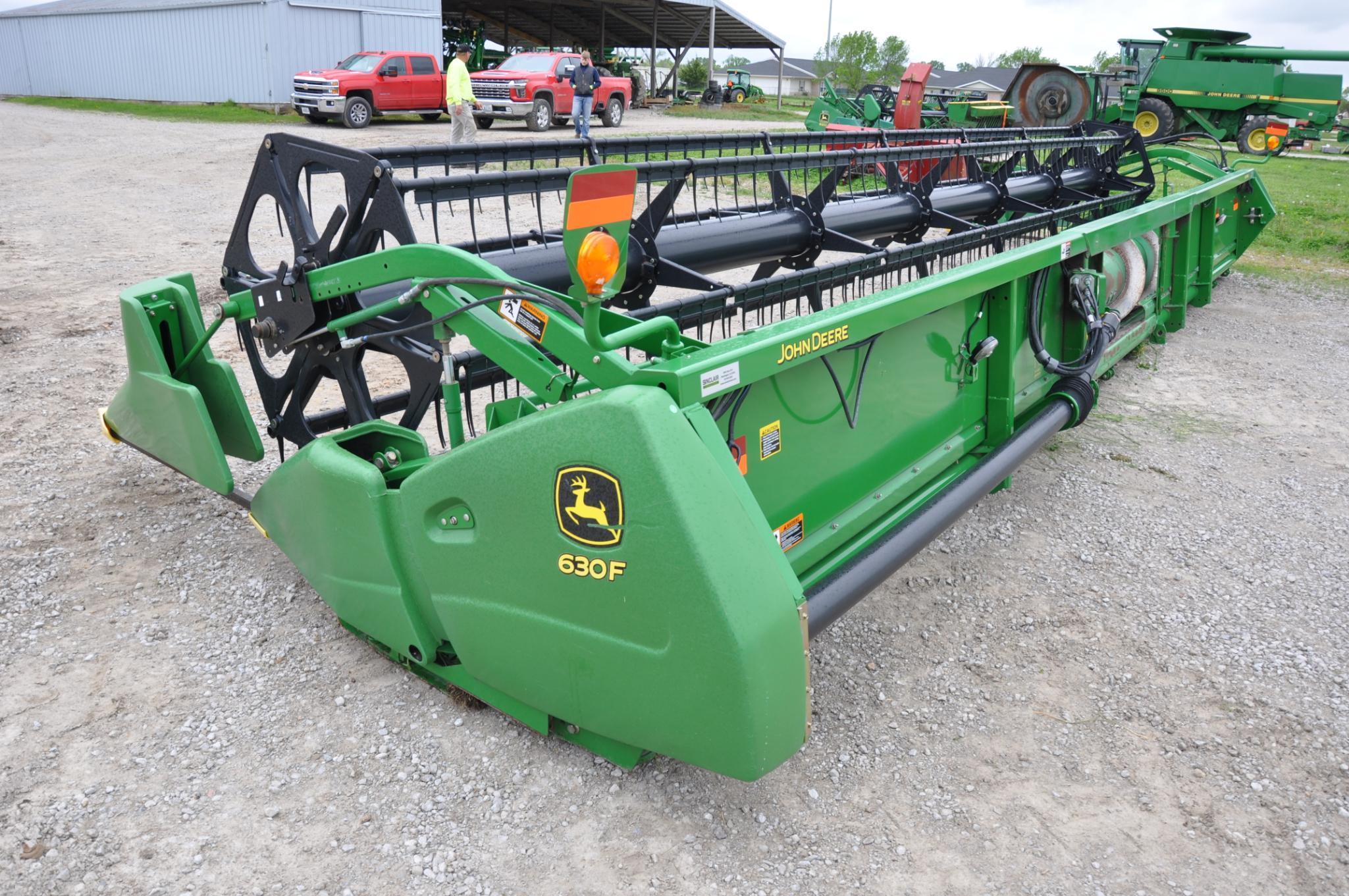 2009 John Deere 630F 30' HydraFlex platform