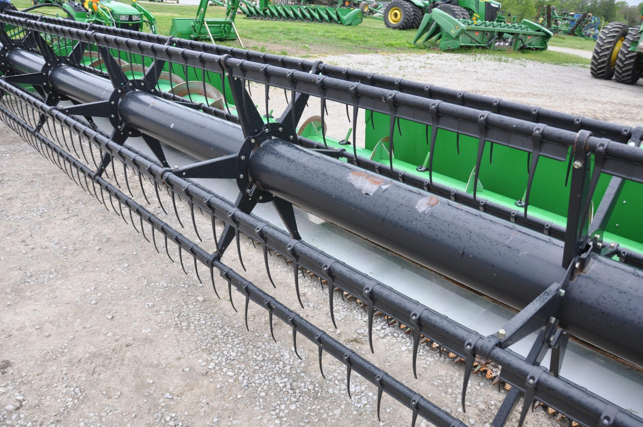 2009 John Deere 630F 30' HydraFlex platform