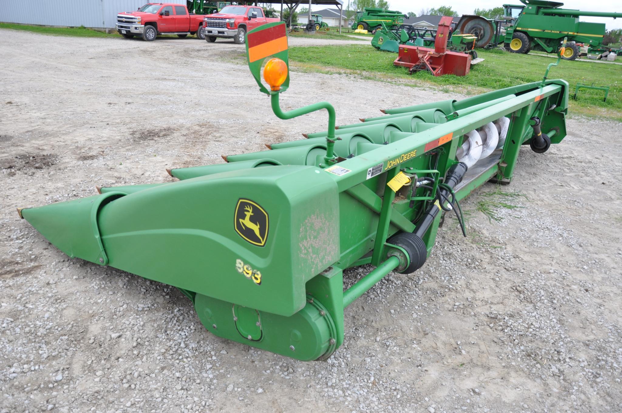 2007 John Deere 893 8 row 30" corn head