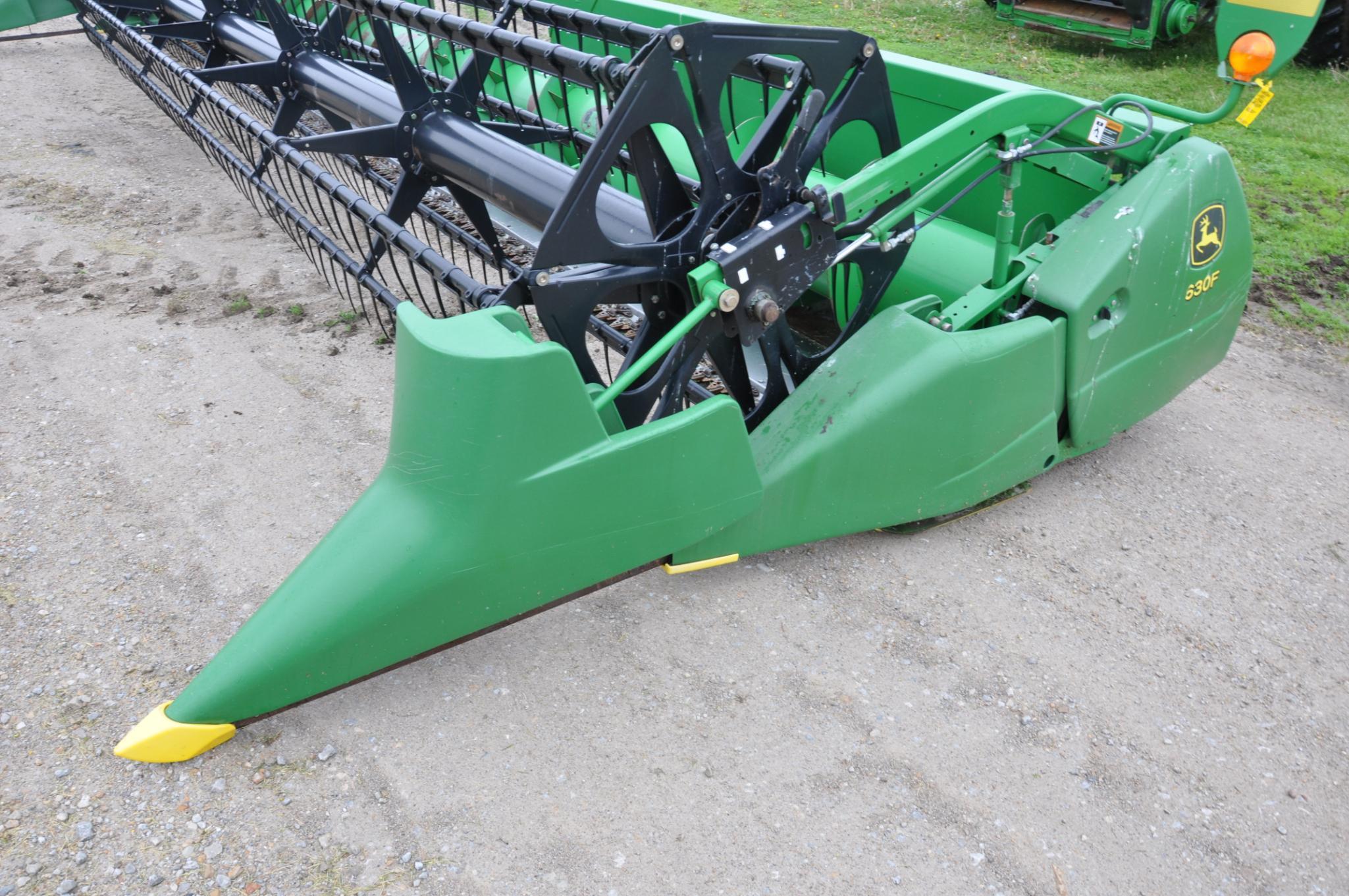 2005 John Deere 630F 30' HydraFlex platform