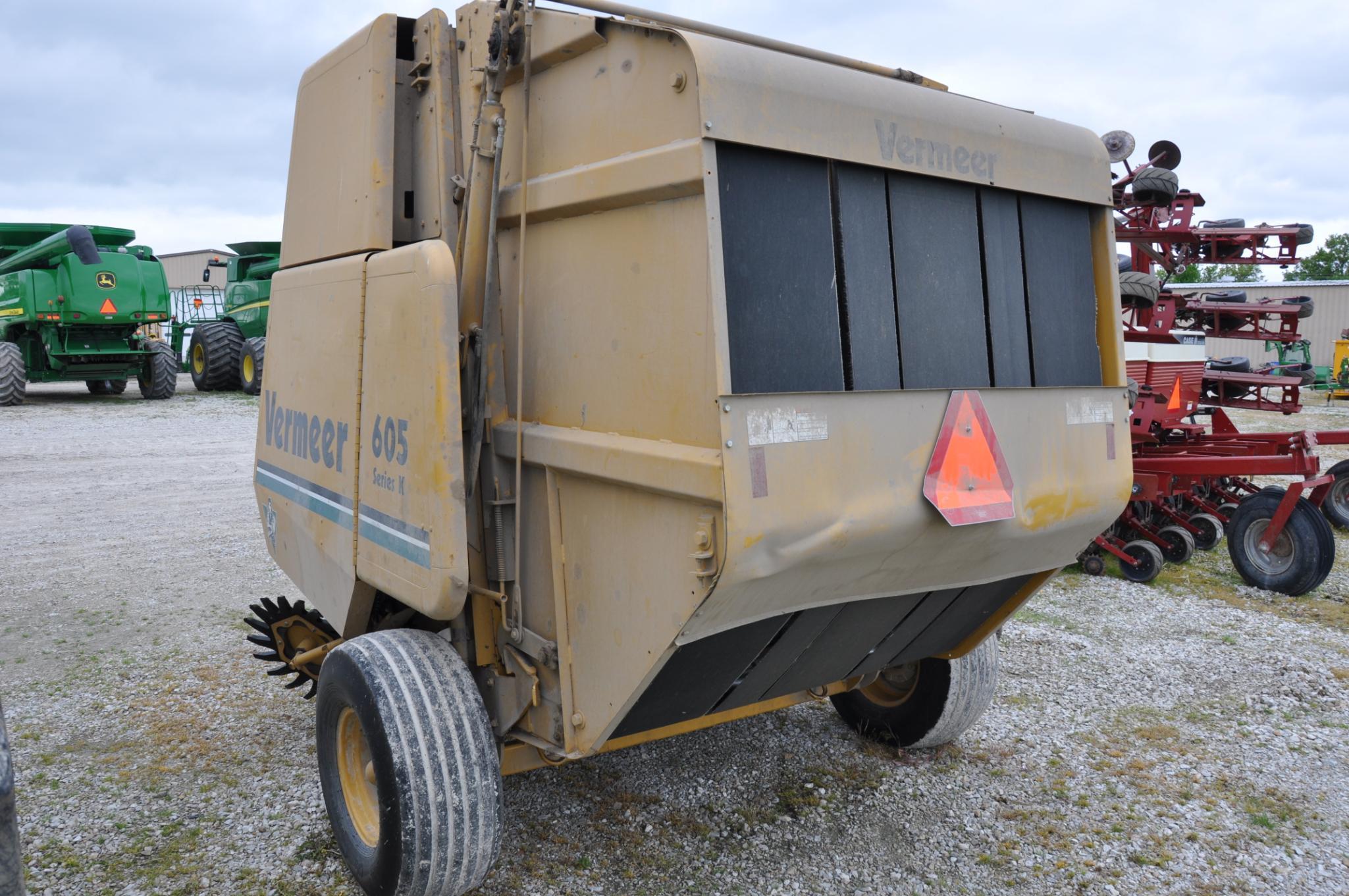 1997 Vermeer 605K round baler