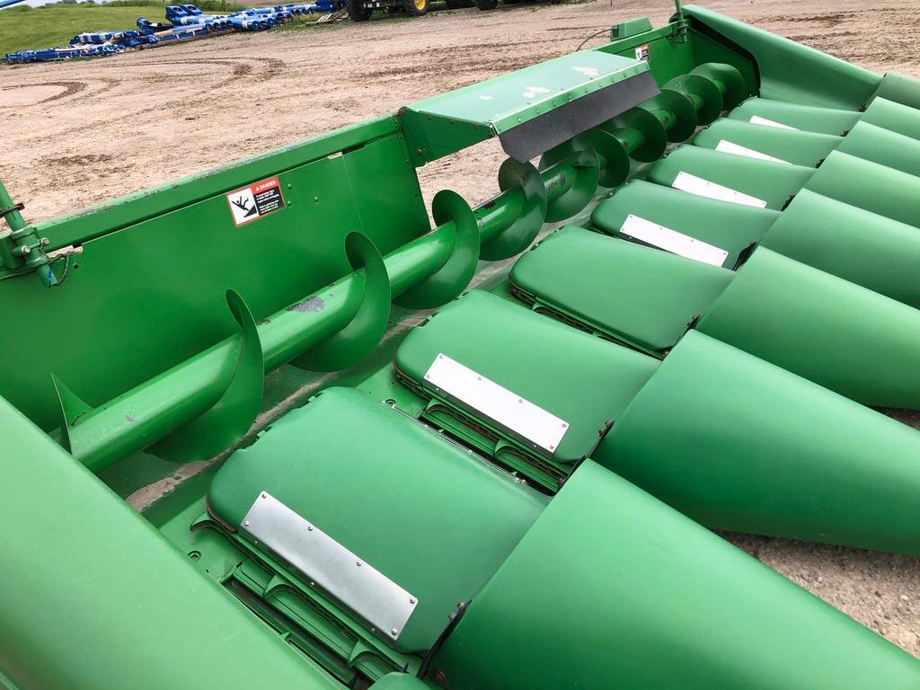 1999 John Deere 893 8 row 30" corn head