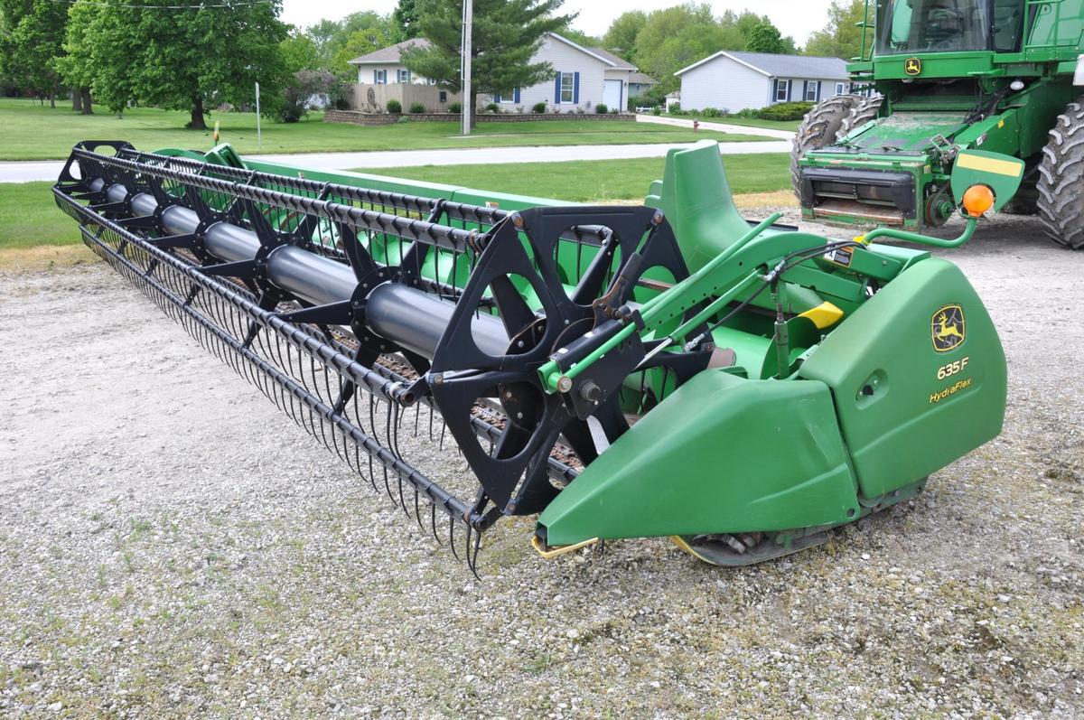 2004 John Deere 635F 35' HydraFlex platform