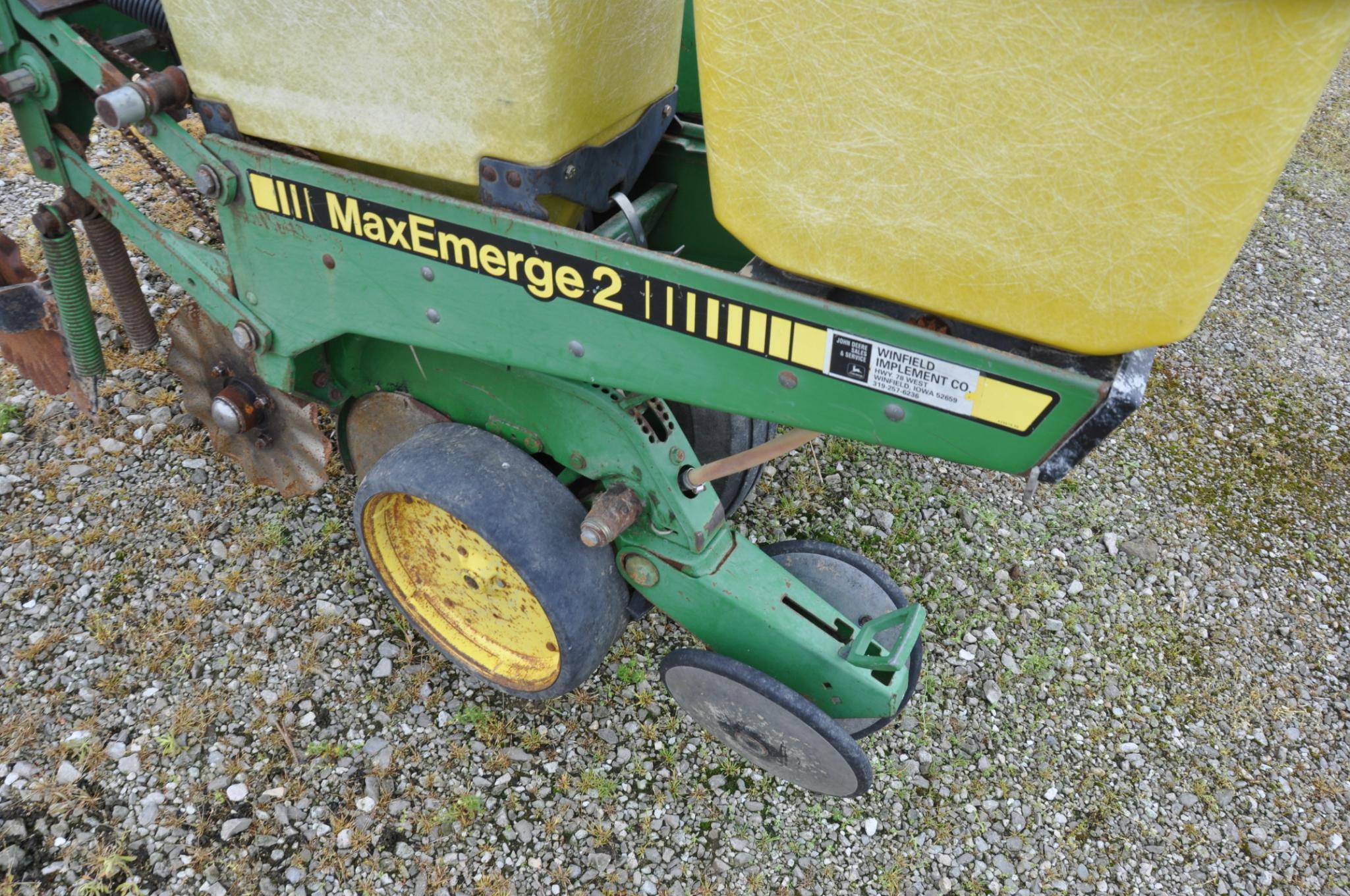 John Deere 7200 6 row 30" planter