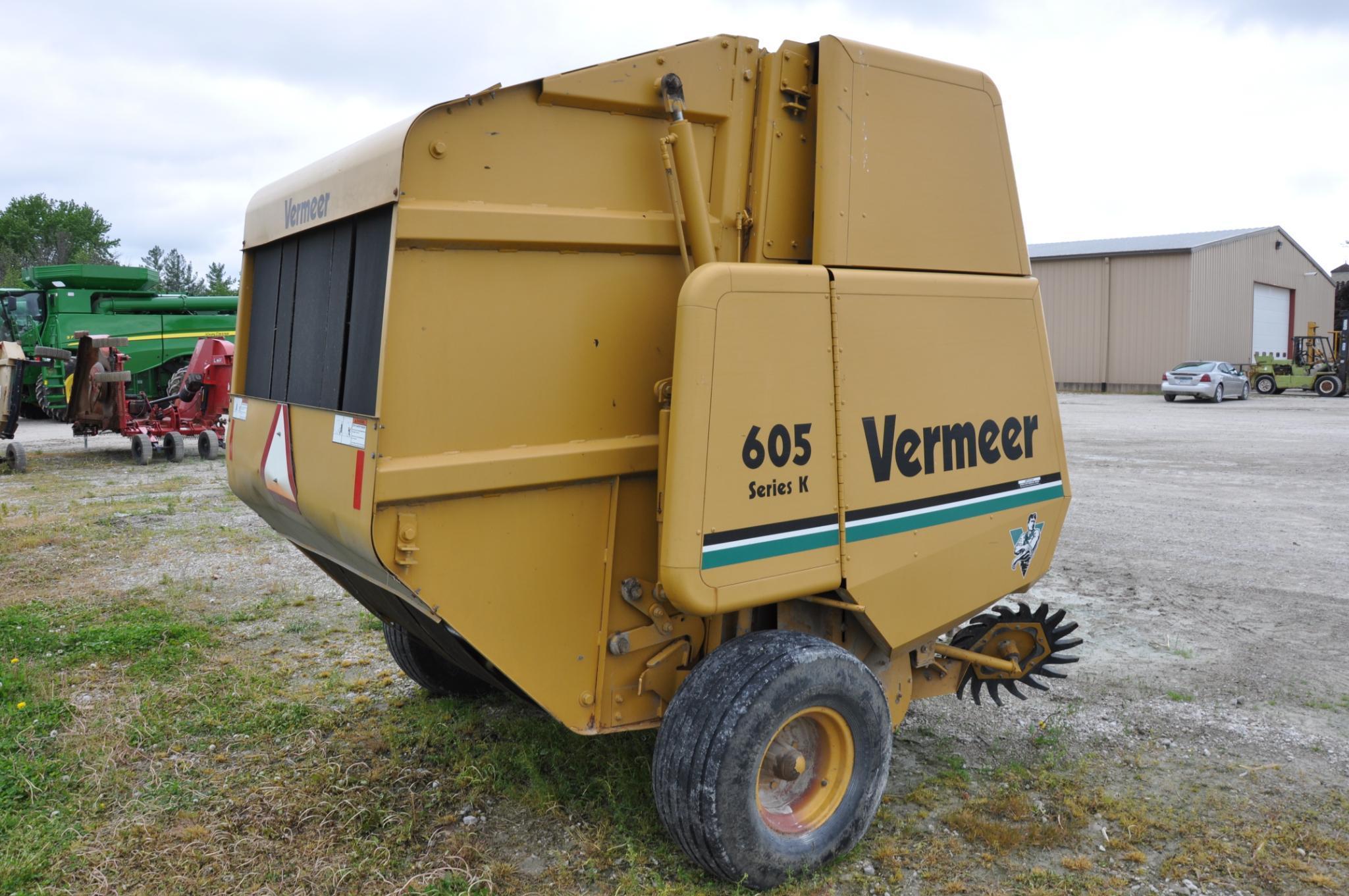 1993 Vermeer 605K round baler