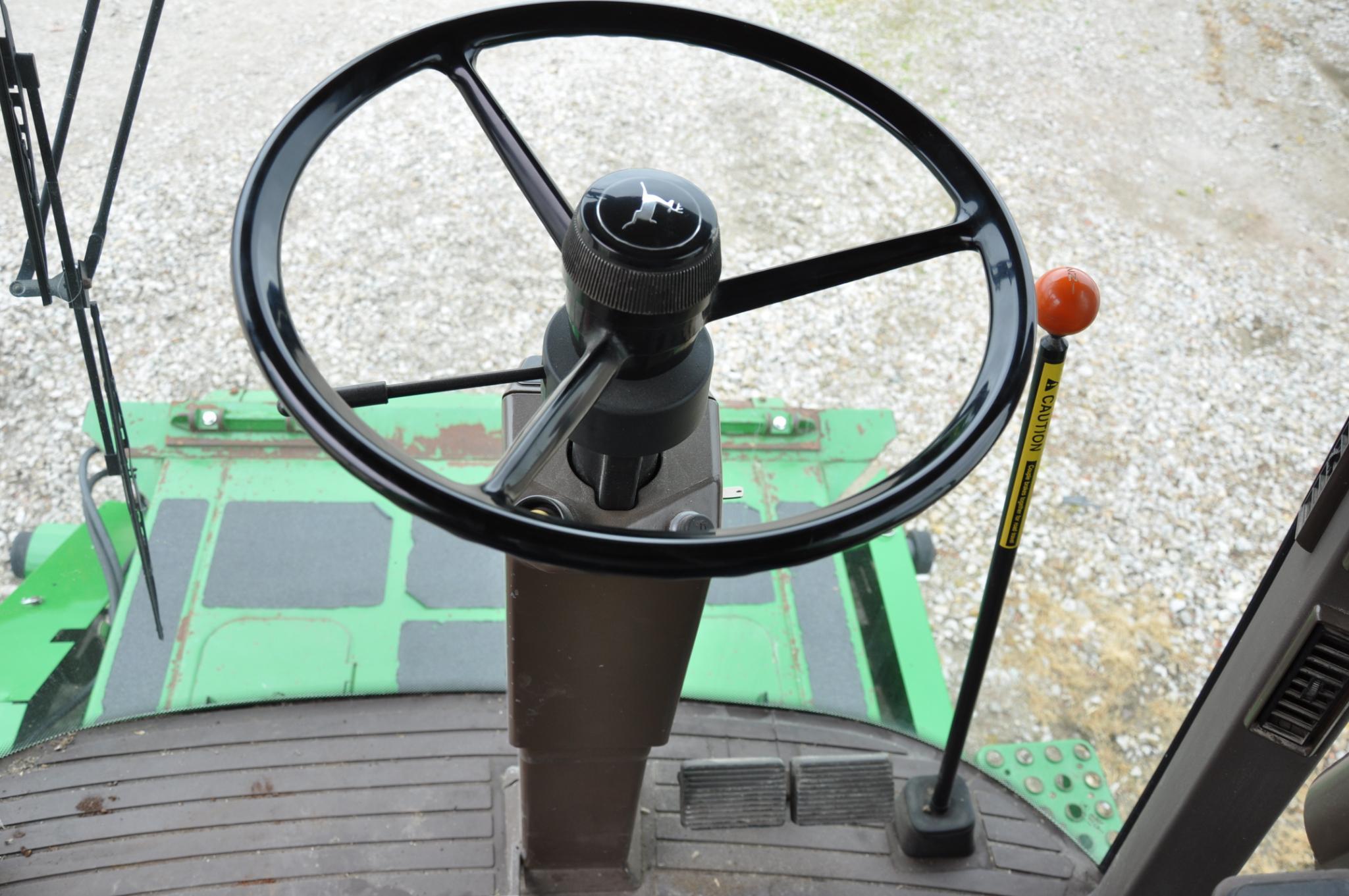 1989 John Deere 9500 2wd combine