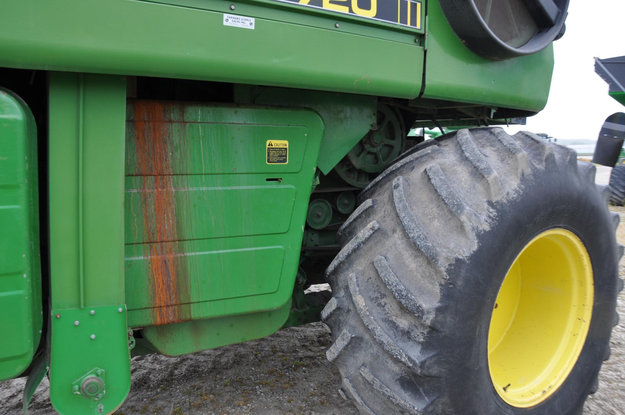 1984 John Deere 7720 Turbo 2wd combine