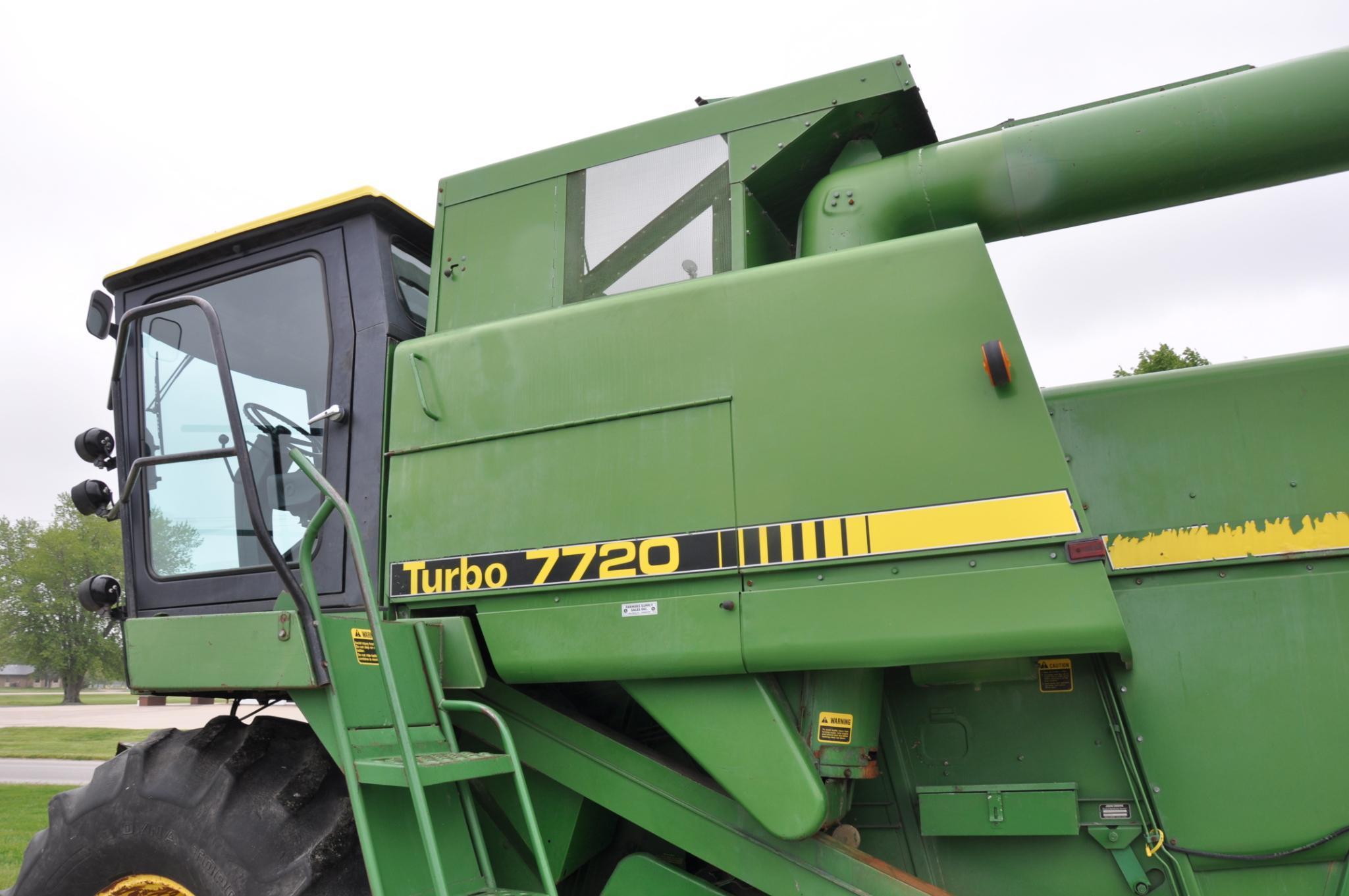 1984 John Deere 7720 Turbo 2wd combine