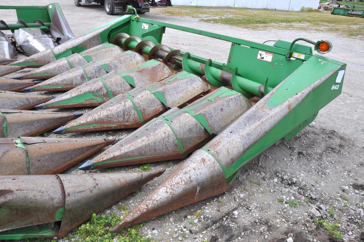 John Deere 643 6 row 30" corn head