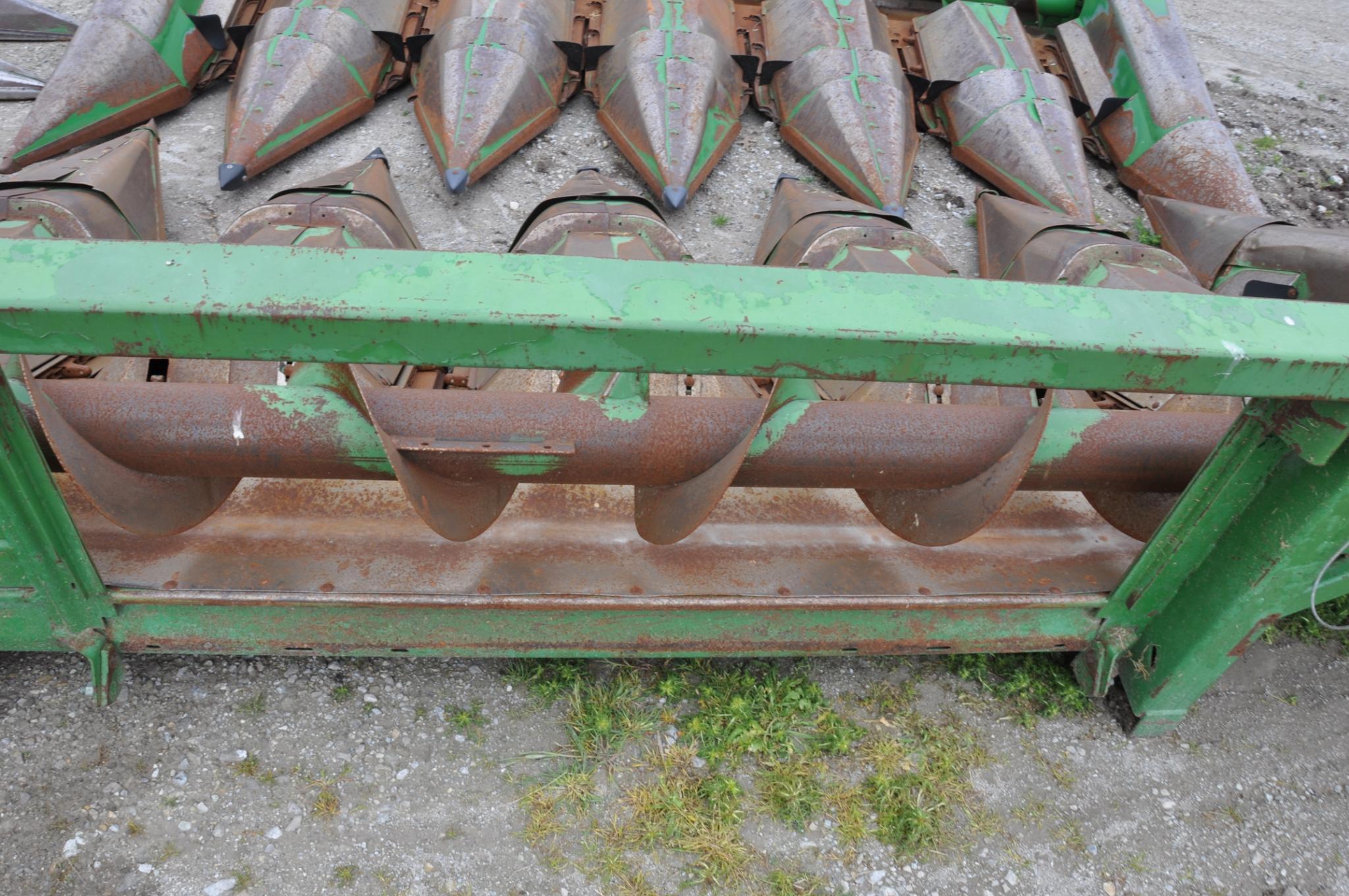 John Deere 643 6 row 30" corn head