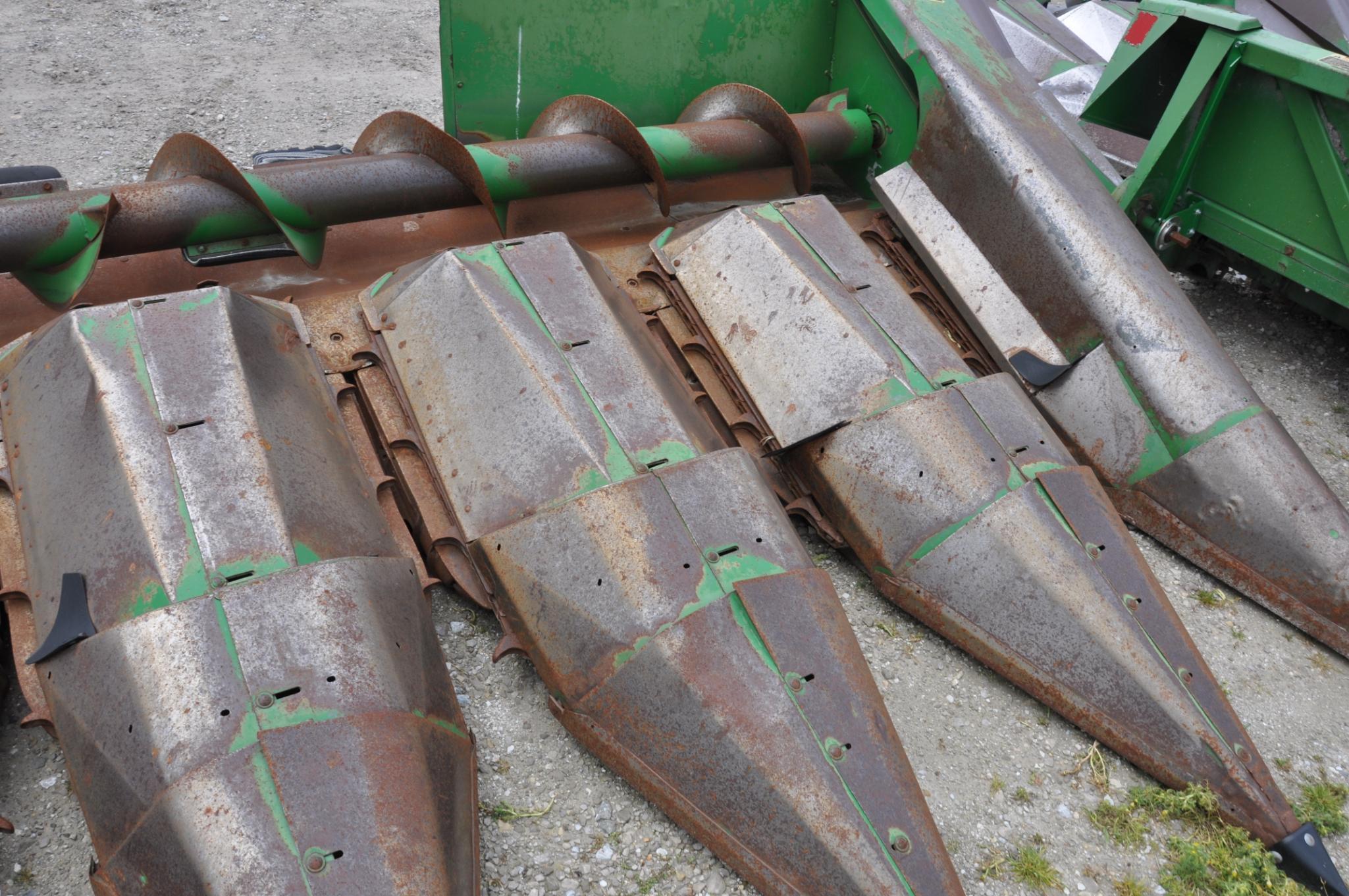 John Deere 643 6 row 30" corn head